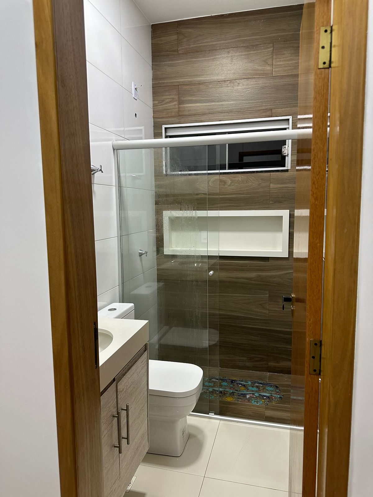 Casa Moderna com 3 Quartos, Suíte e Área Gourmet - Climatizada e Segura!