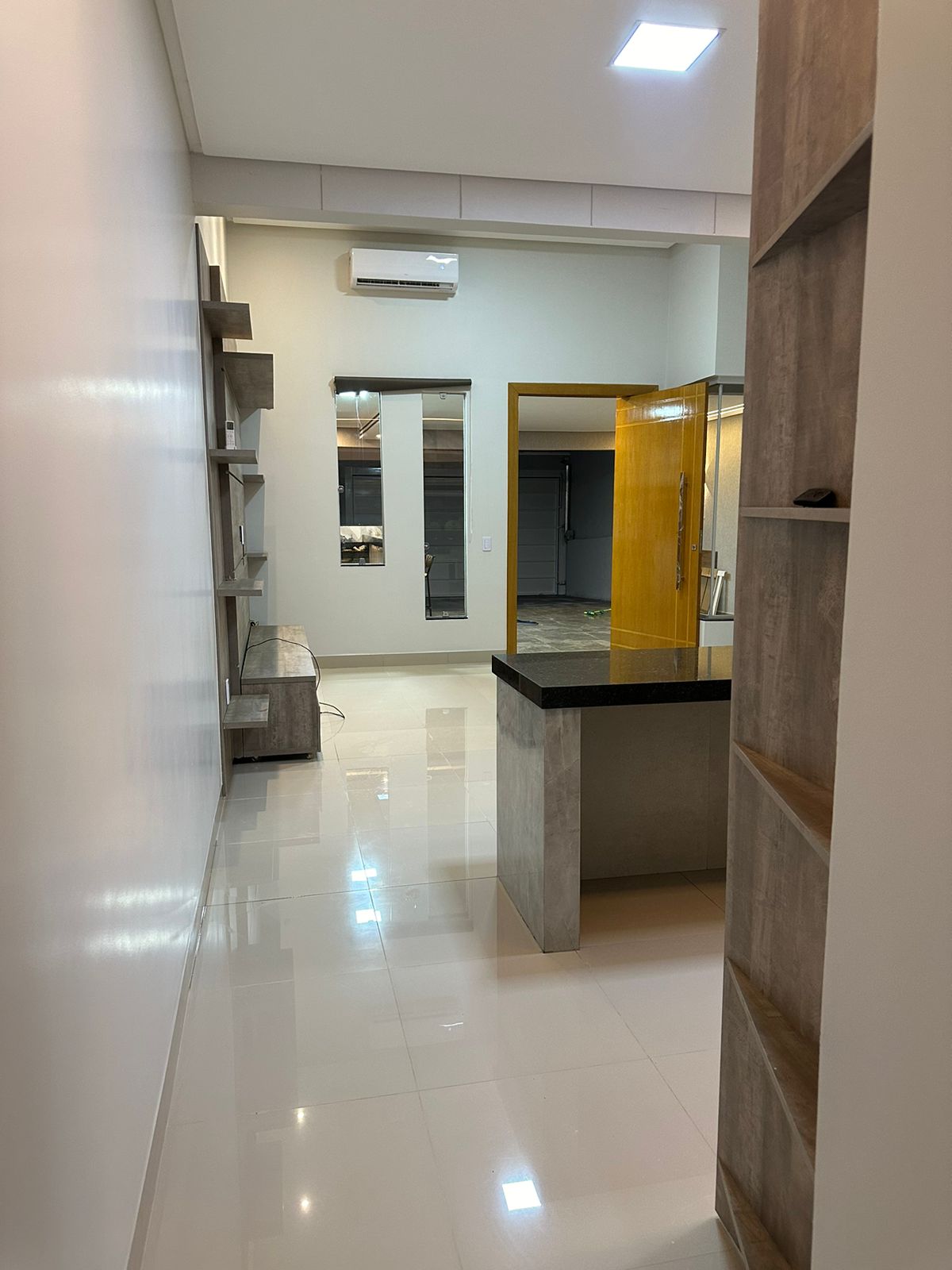 Casa Moderna com 3 Quartos, Suíte e Área Gourmet - Climatizada e Segura!