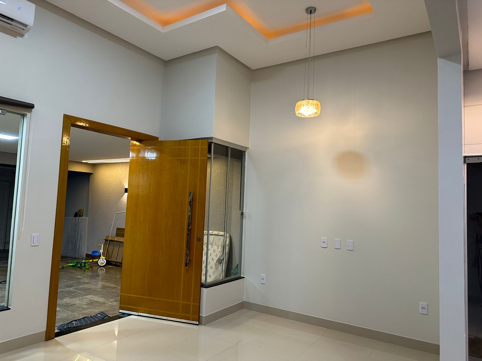 Casa Moderna com 3 Quartos, Suíte e Área Gourmet - Climatizada e Segura!