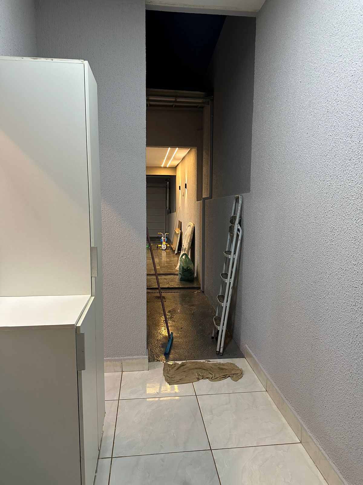 Casa Moderna com 3 Quartos, Suíte e Área Gourmet - Climatizada e Segura!