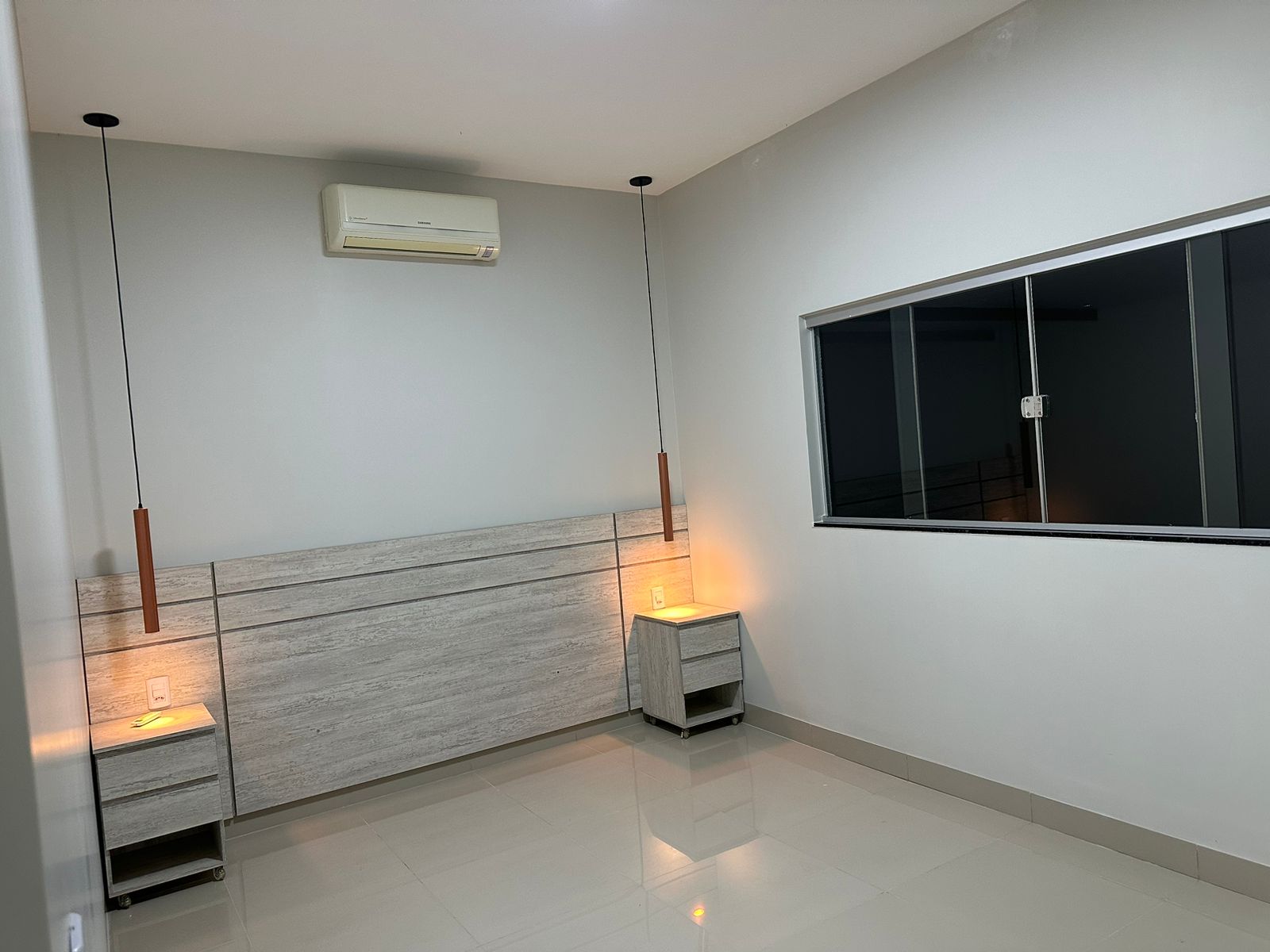Casa Moderna com 3 Quartos, Suíte e Área Gourmet - Climatizada e Segura!