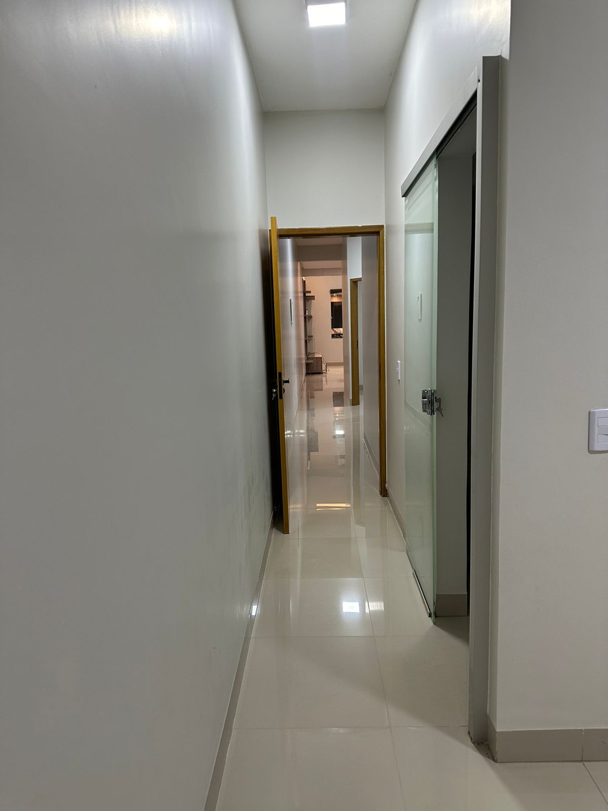 Casa Moderna com 3 Quartos, Suíte e Área Gourmet - Climatizada e Segura!