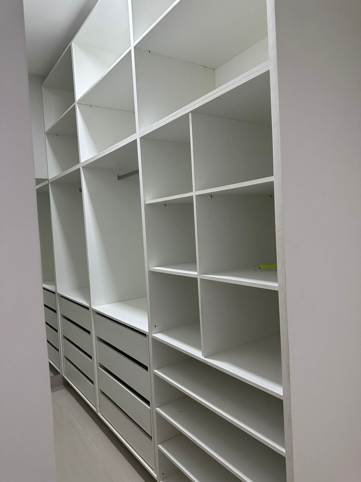 Casa Moderna com 3 Quartos, Suíte e Área Gourmet - Climatizada e Segura!