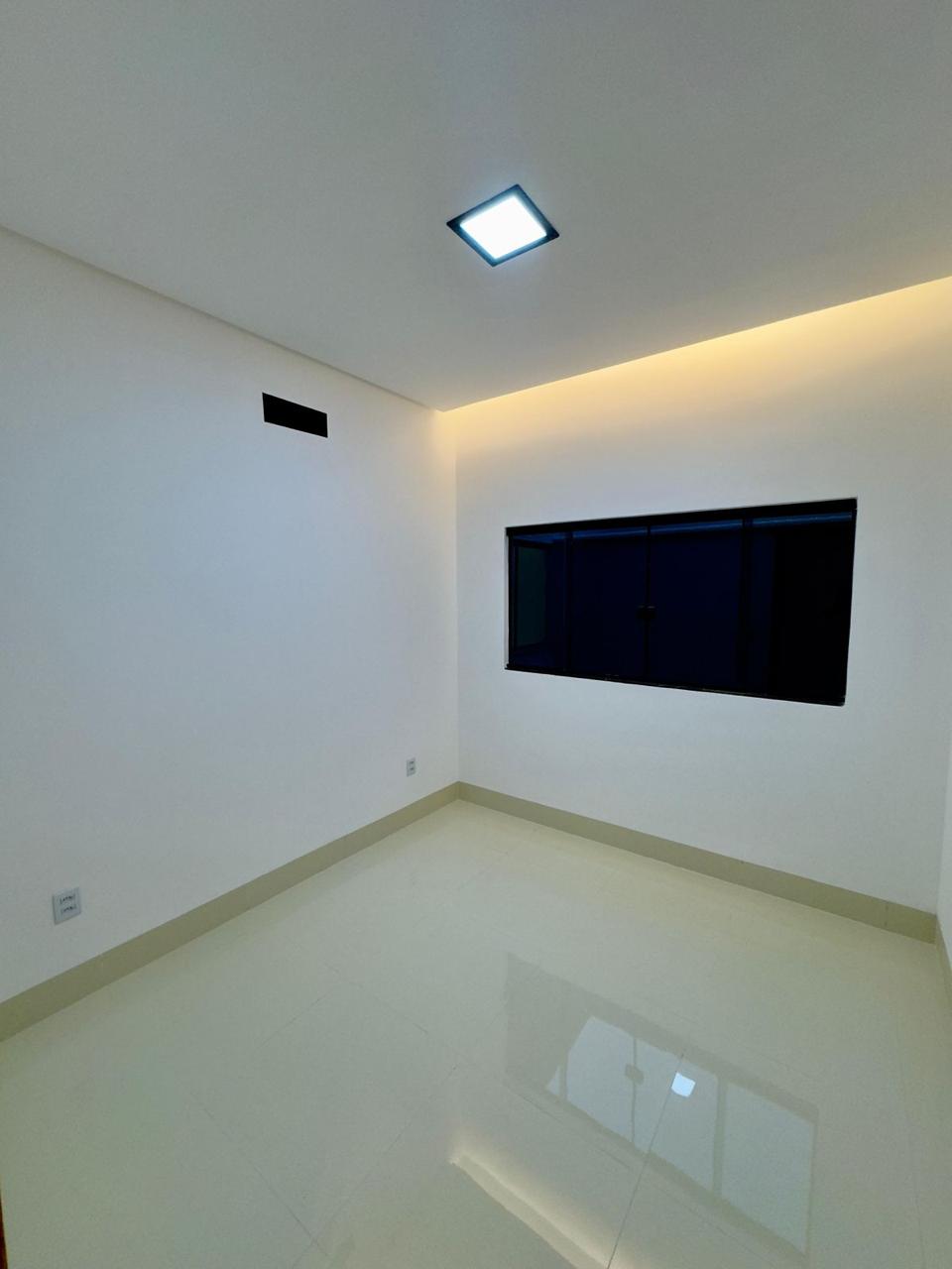 Elegância e Conforto. Casa de 3 Quartos no Jardim Balneário Meia Ponte!