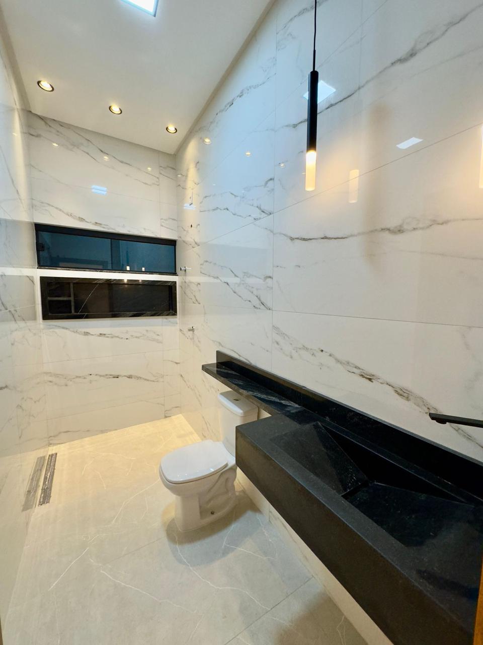Elegância e Conforto. Casa de 3 Quartos no Jardim Balneário Meia Ponte!
