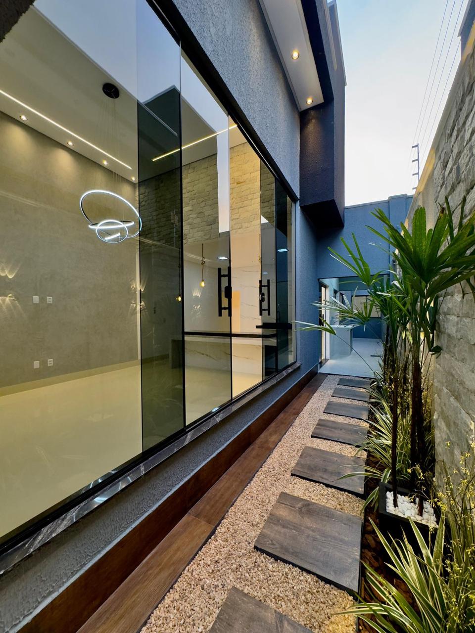 Elegância e Conforto. Casa de 3 Quartos no Jardim Balneário Meia Ponte!