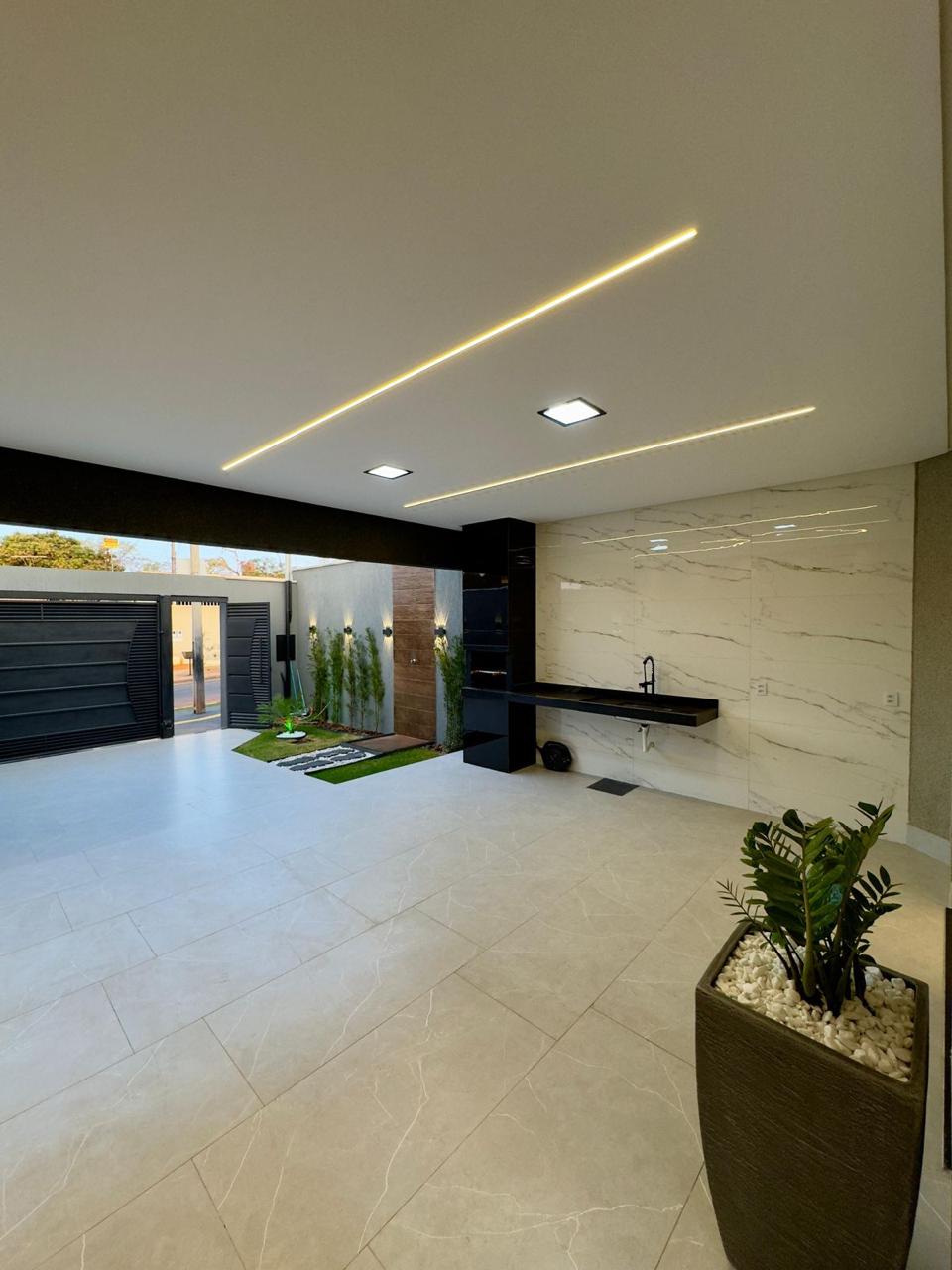 Elegância e Conforto. Casa de 3 Quartos no Jardim Balneário Meia Ponte!