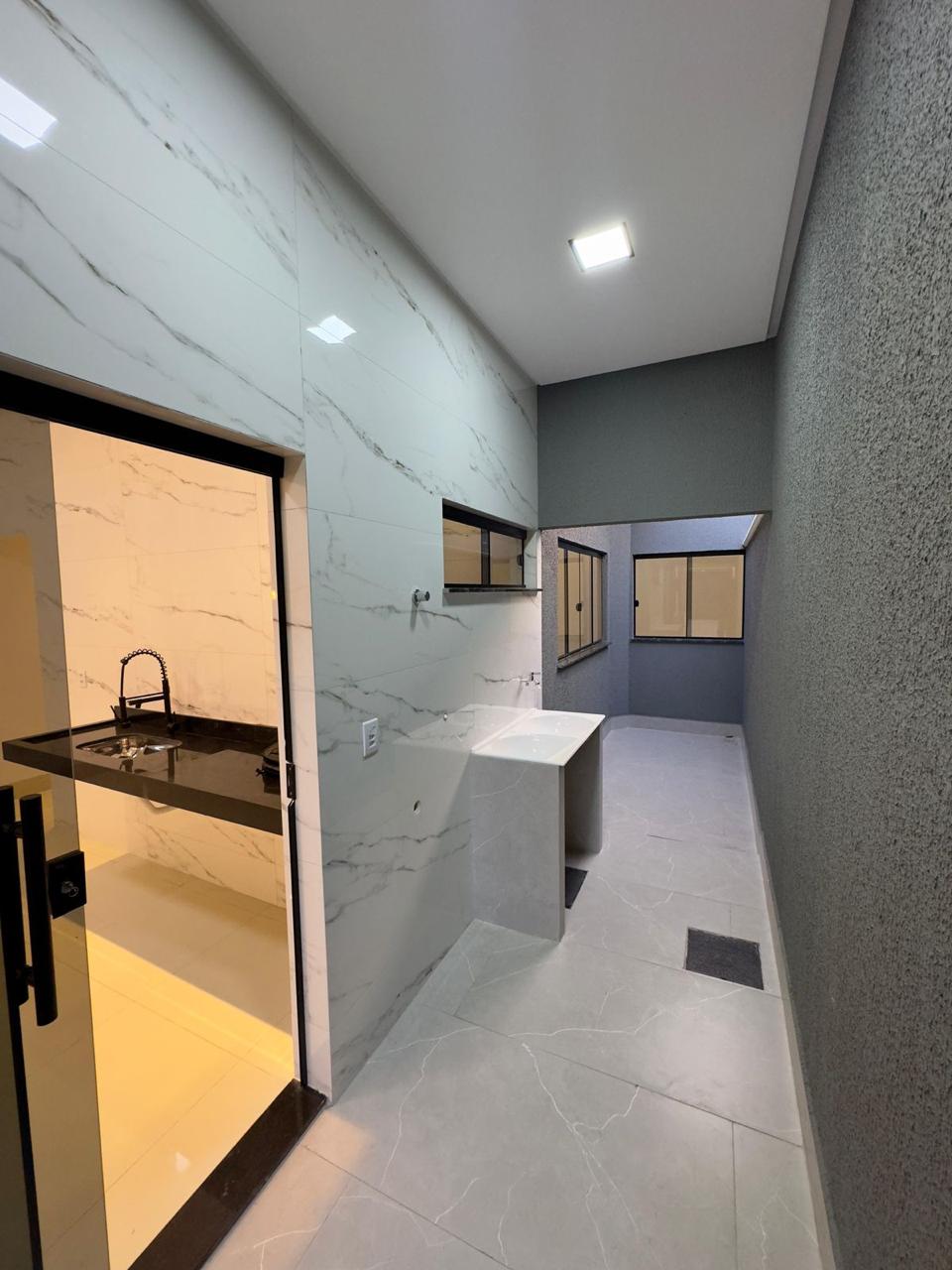 Elegância e Conforto. Casa de 3 Quartos no Jardim Balneário Meia Ponte!