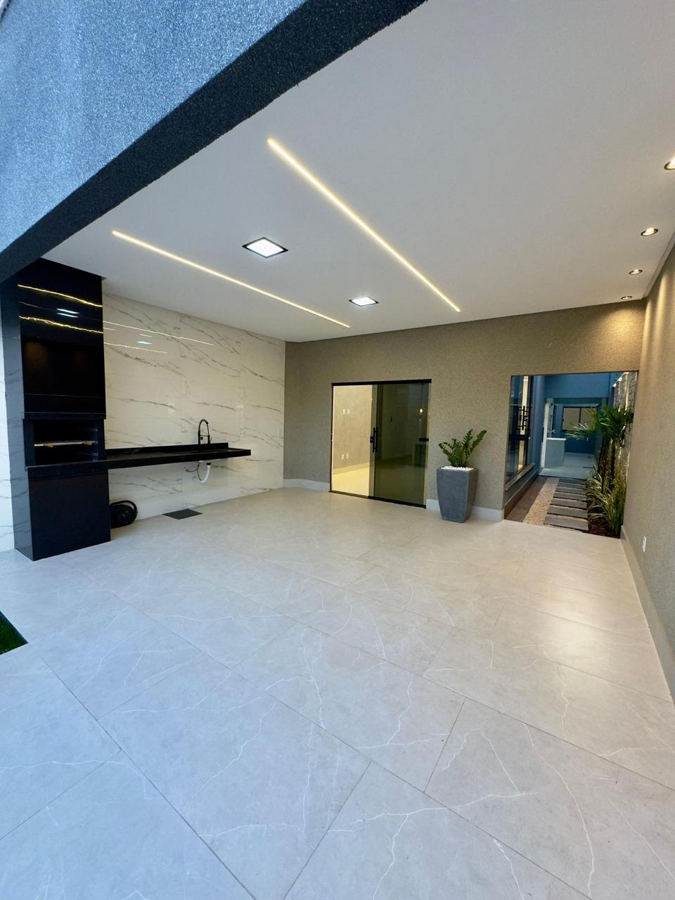 Elegância e Conforto. Casa de 3 Quartos no Jardim Balneário Meia Ponte!