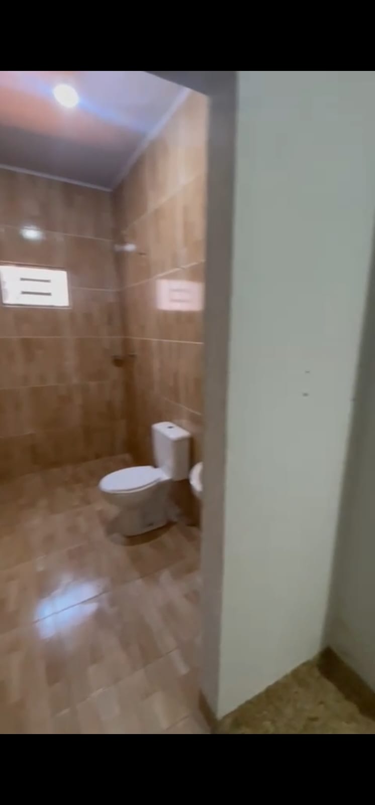 Ótima Oportunidade! Casa com 2 Quartos + Barracão Novo nos Fundos!