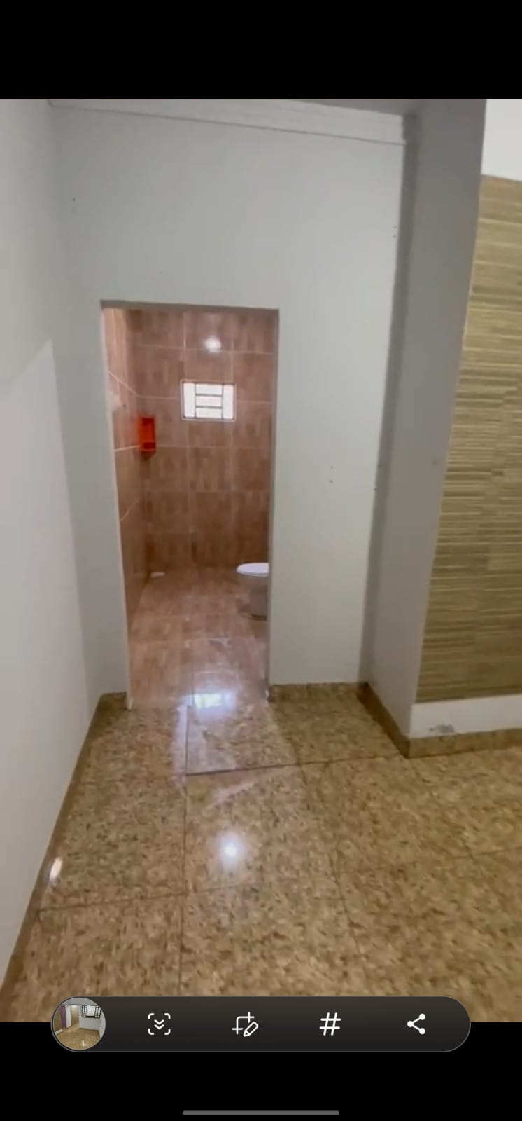 Ótima Oportunidade! Casa com 2 Quartos + Barracão Novo nos Fundos!