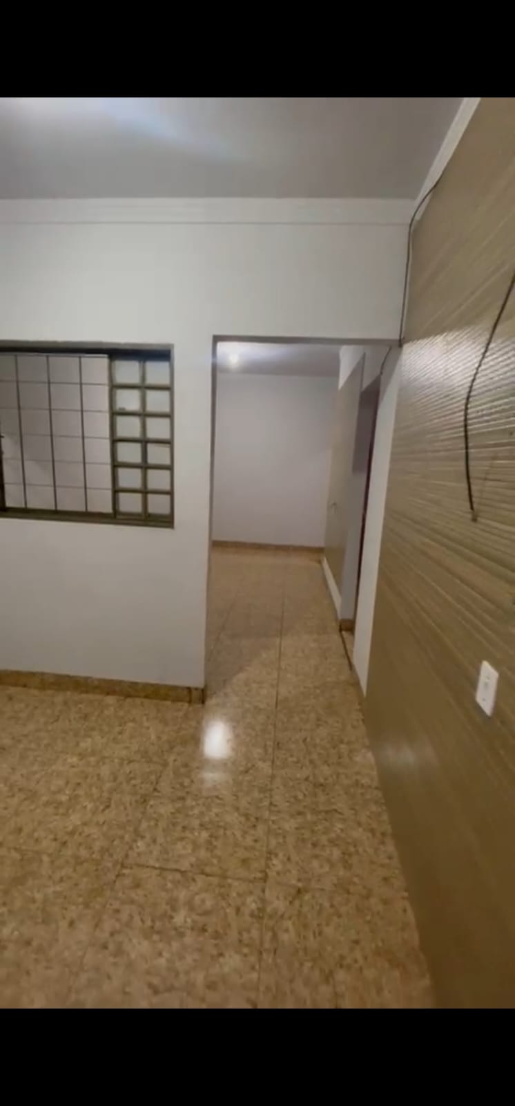 Ótima Oportunidade! Casa com 2 Quartos + Barracão Novo nos Fundos!