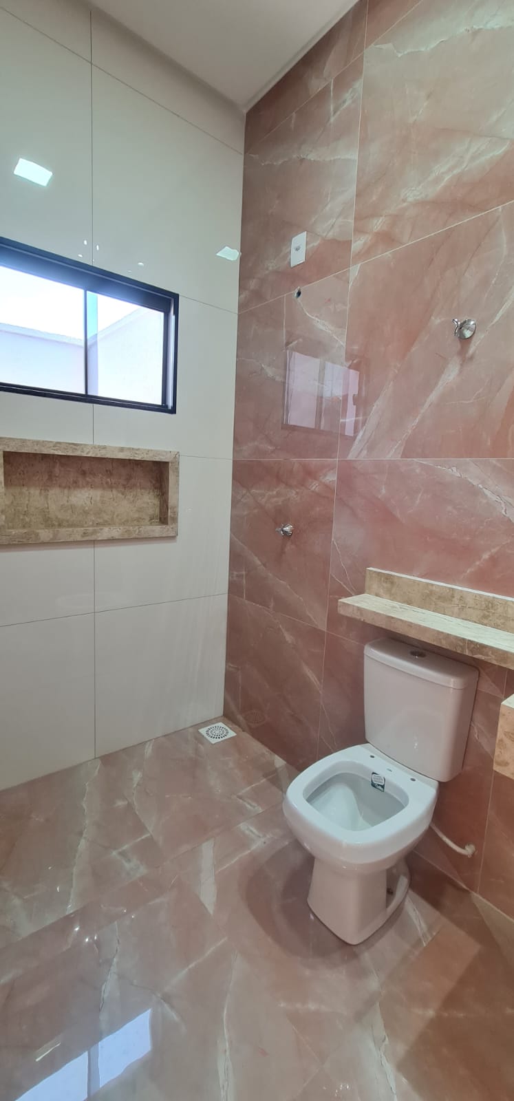 Casa Moderna e Completa com 3 Quartos, Suíte e Área Gourmet por R$390.000 – Conforto e Estilo em Cada Detalhe!