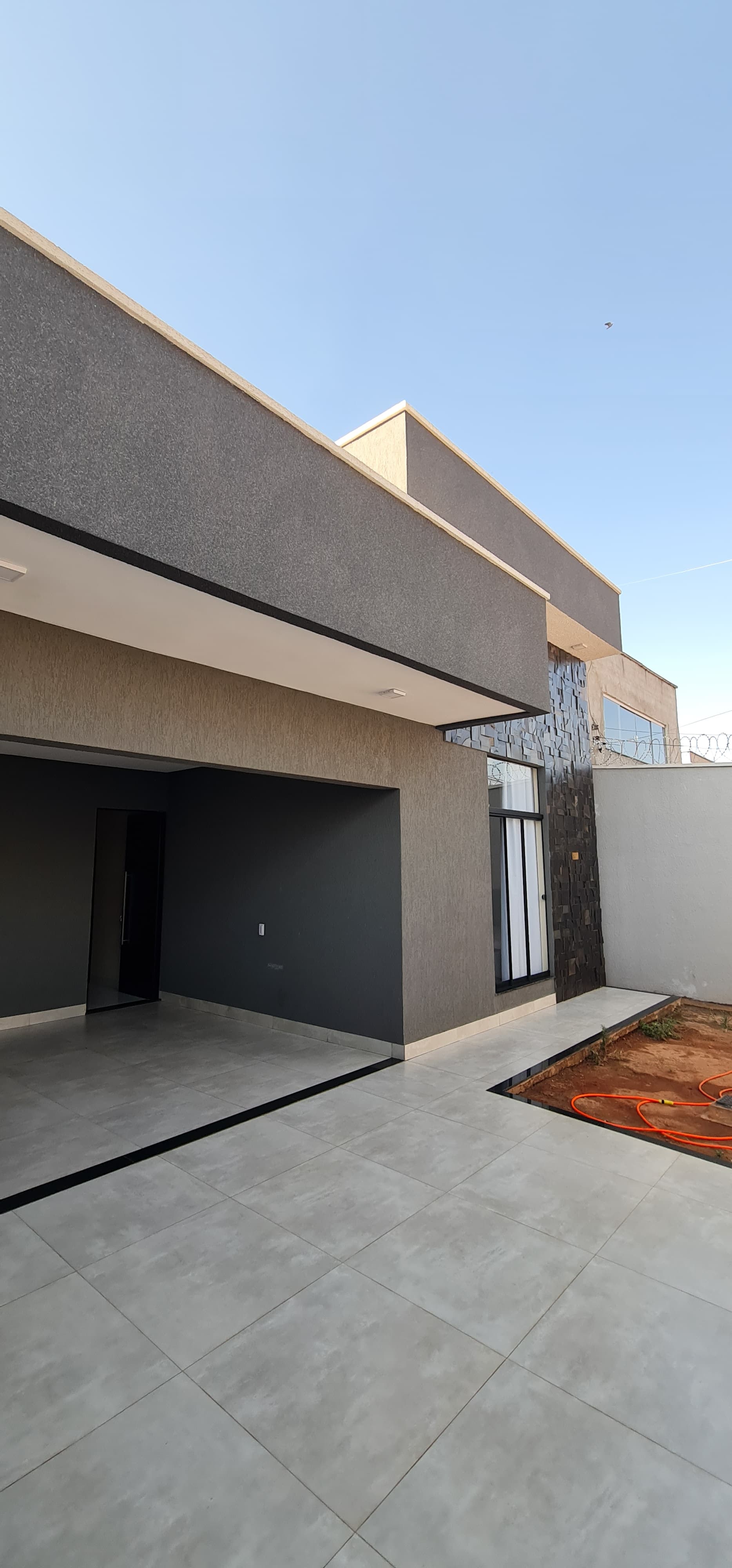 Casa nova à Venda – 3 Quartos, 1 Suíte, Design Moderno