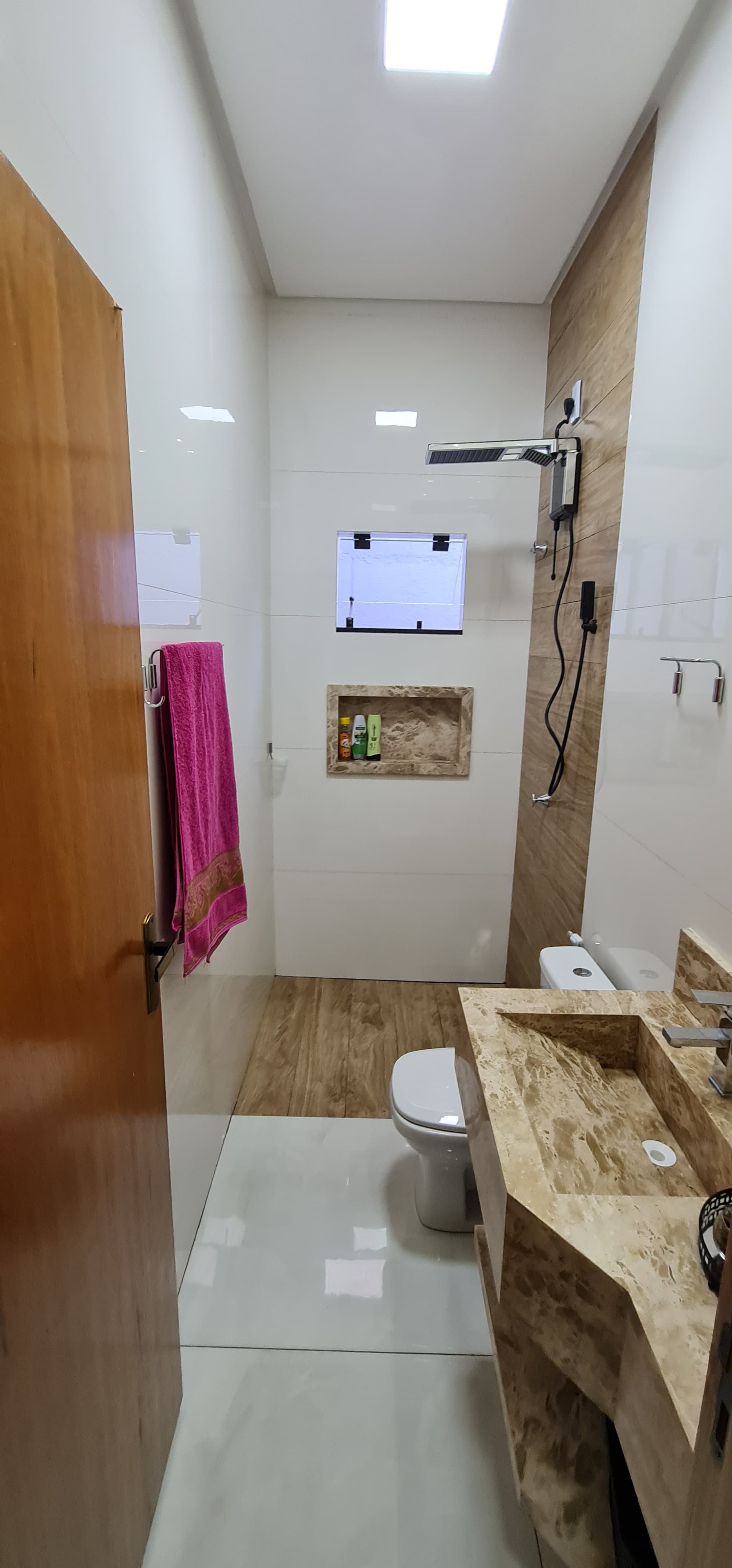 Casa nova à Venda – 3 Quartos, 1 Suíte, Design Moderno