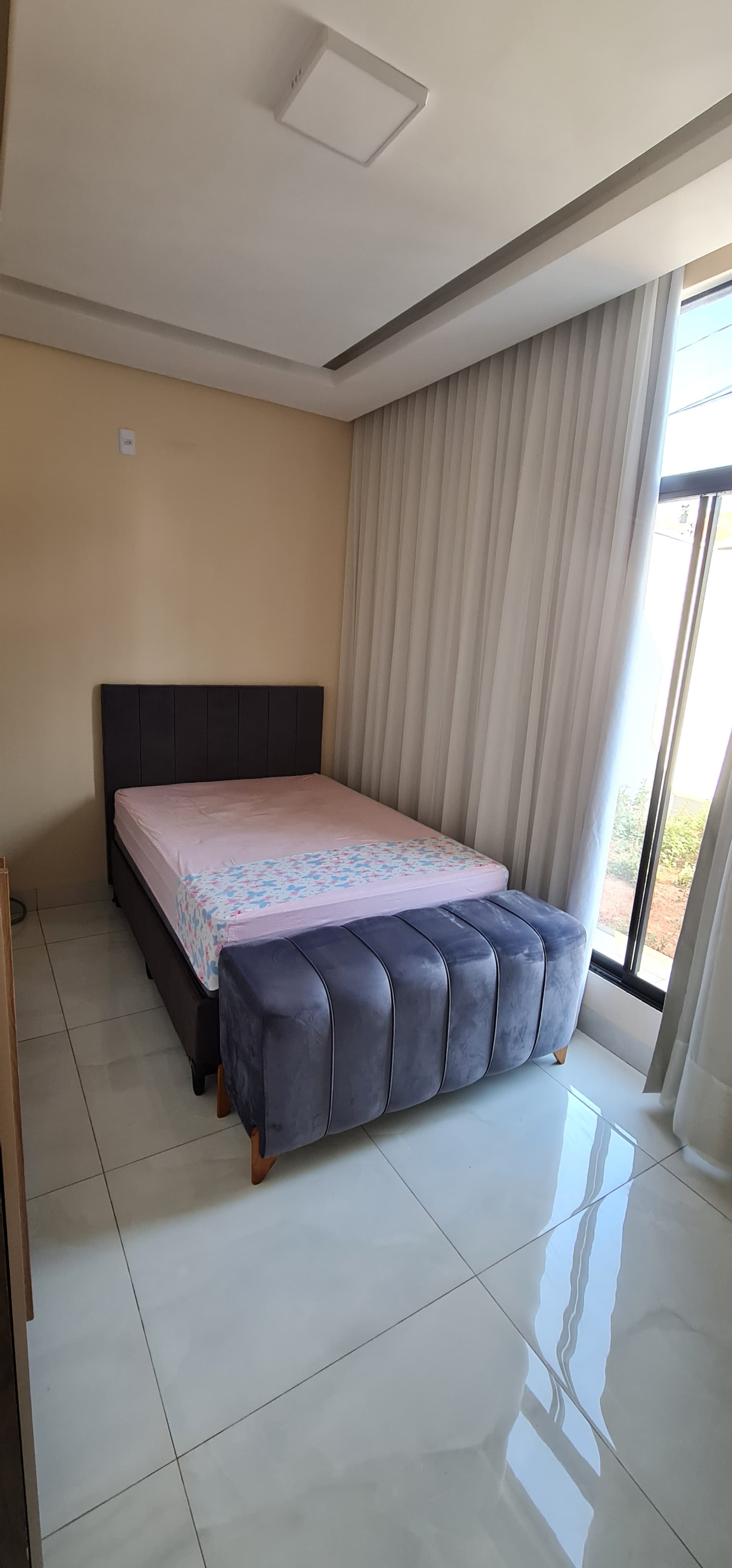 Casa nova à Venda – 3 Quartos, 1 Suíte, Design Moderno