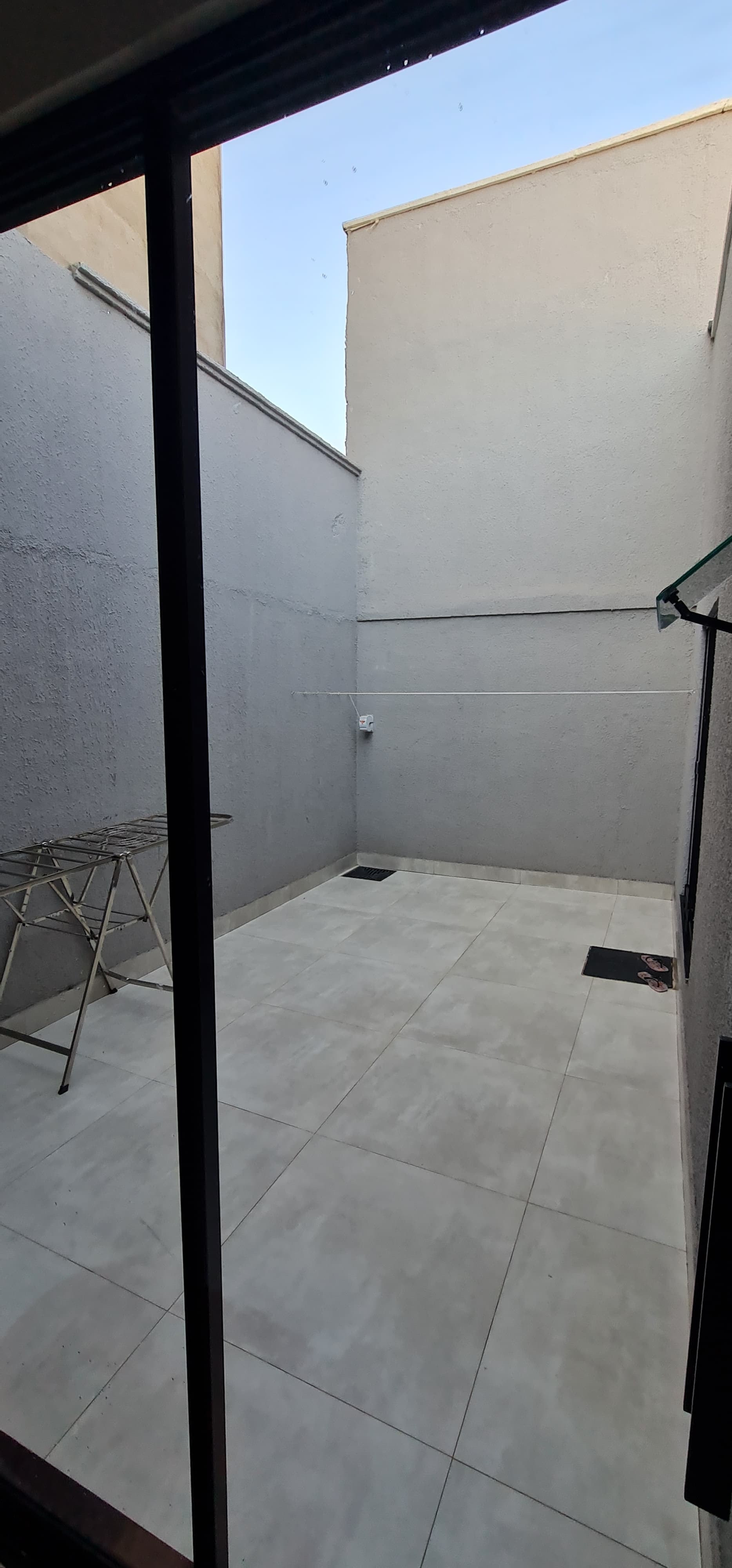Casa nova à Venda – 3 Quartos, 1 Suíte, Design Moderno