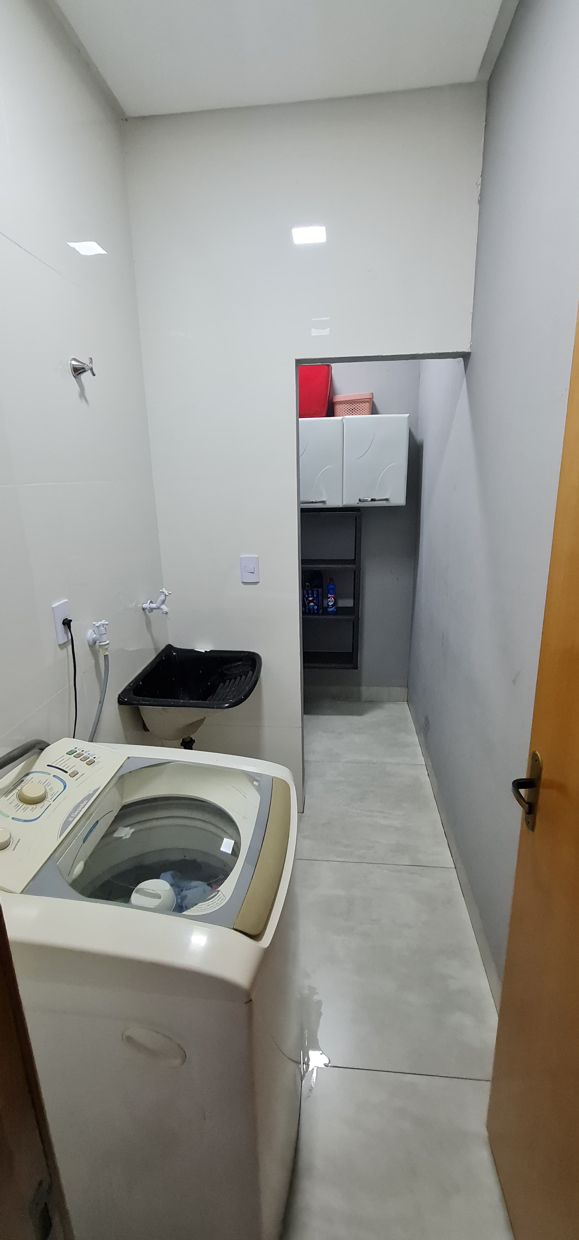 Casa nova à Venda – 3 Quartos, 1 Suíte, Design Moderno