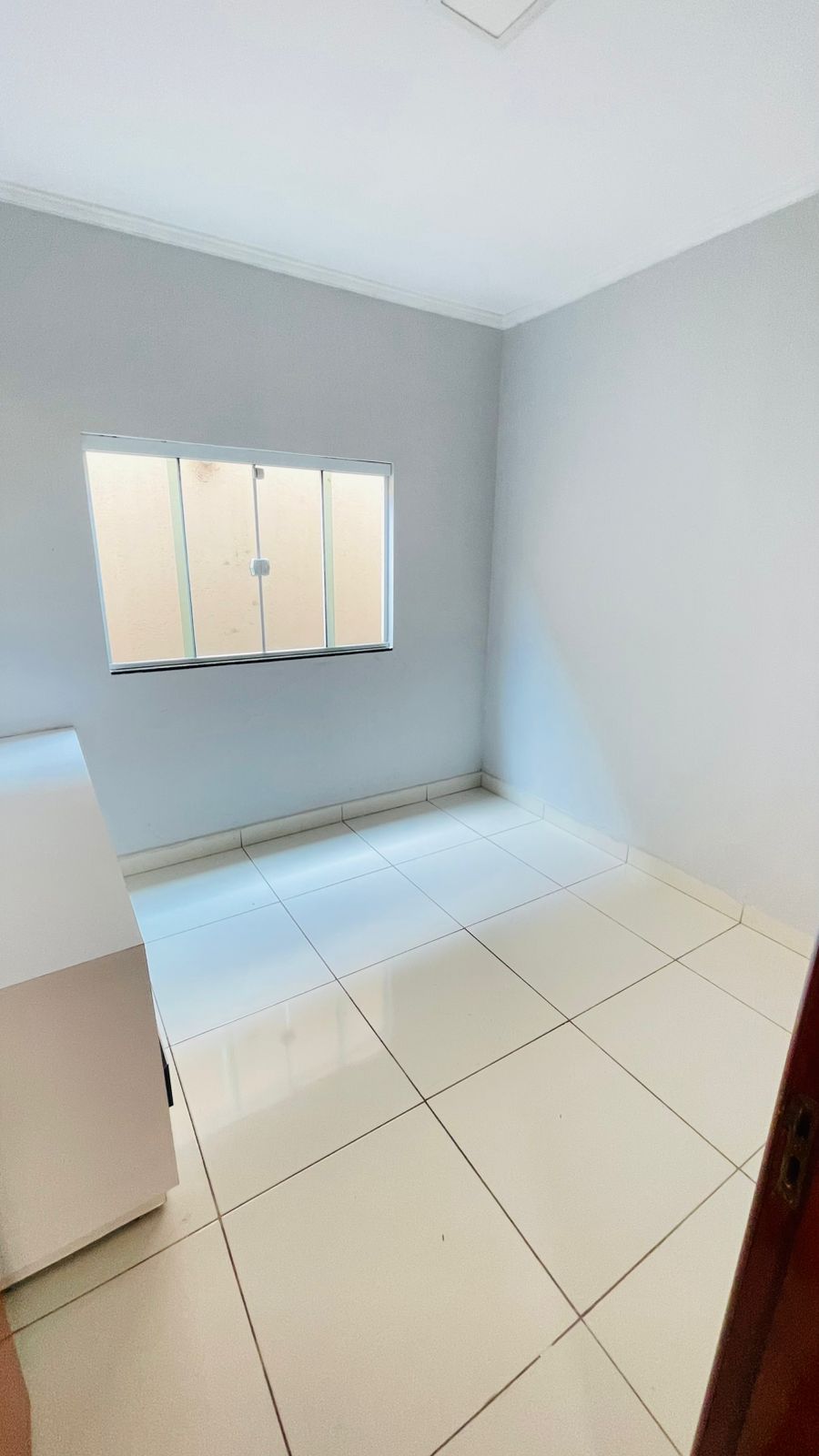 PISCINA E MUITOS ARMÁRIOS 