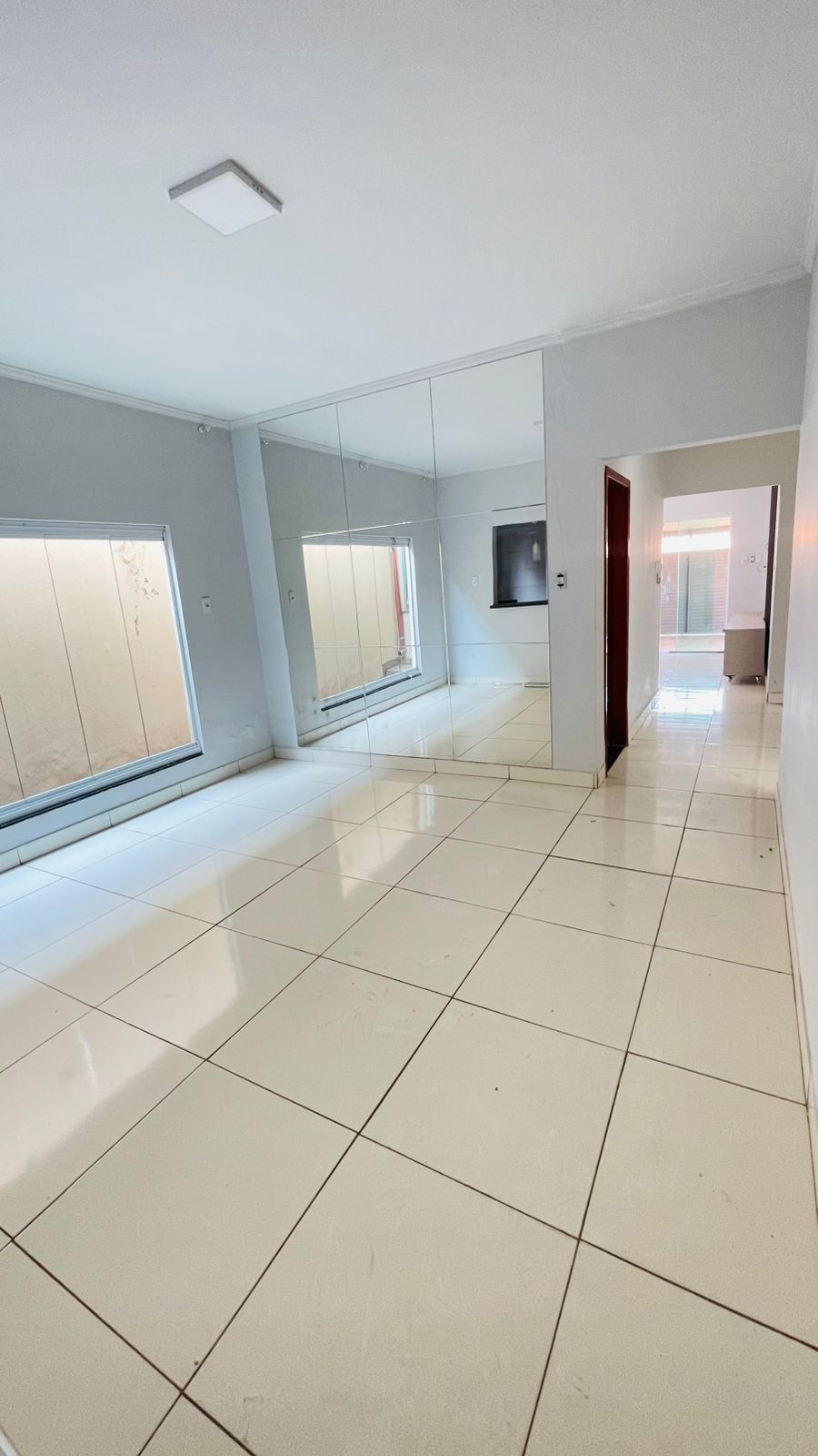 A CASA DOS SEUS SONHOS COM PISCINA E ARMÁRIOS