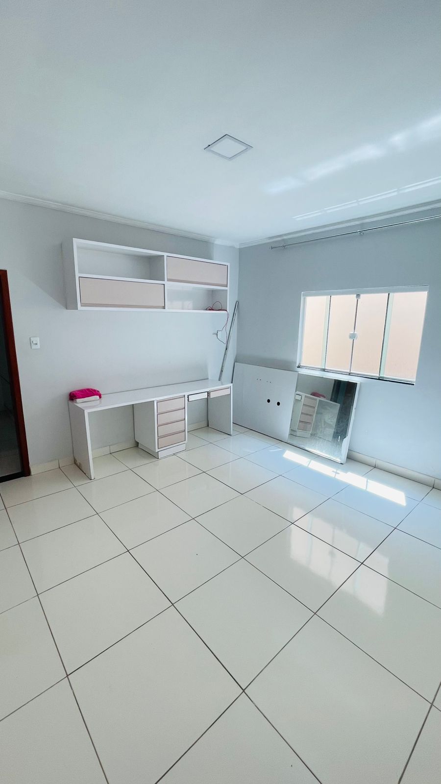 A CASA DOS SEUS SONHOS COM PISCINA E ARMÁRIOS