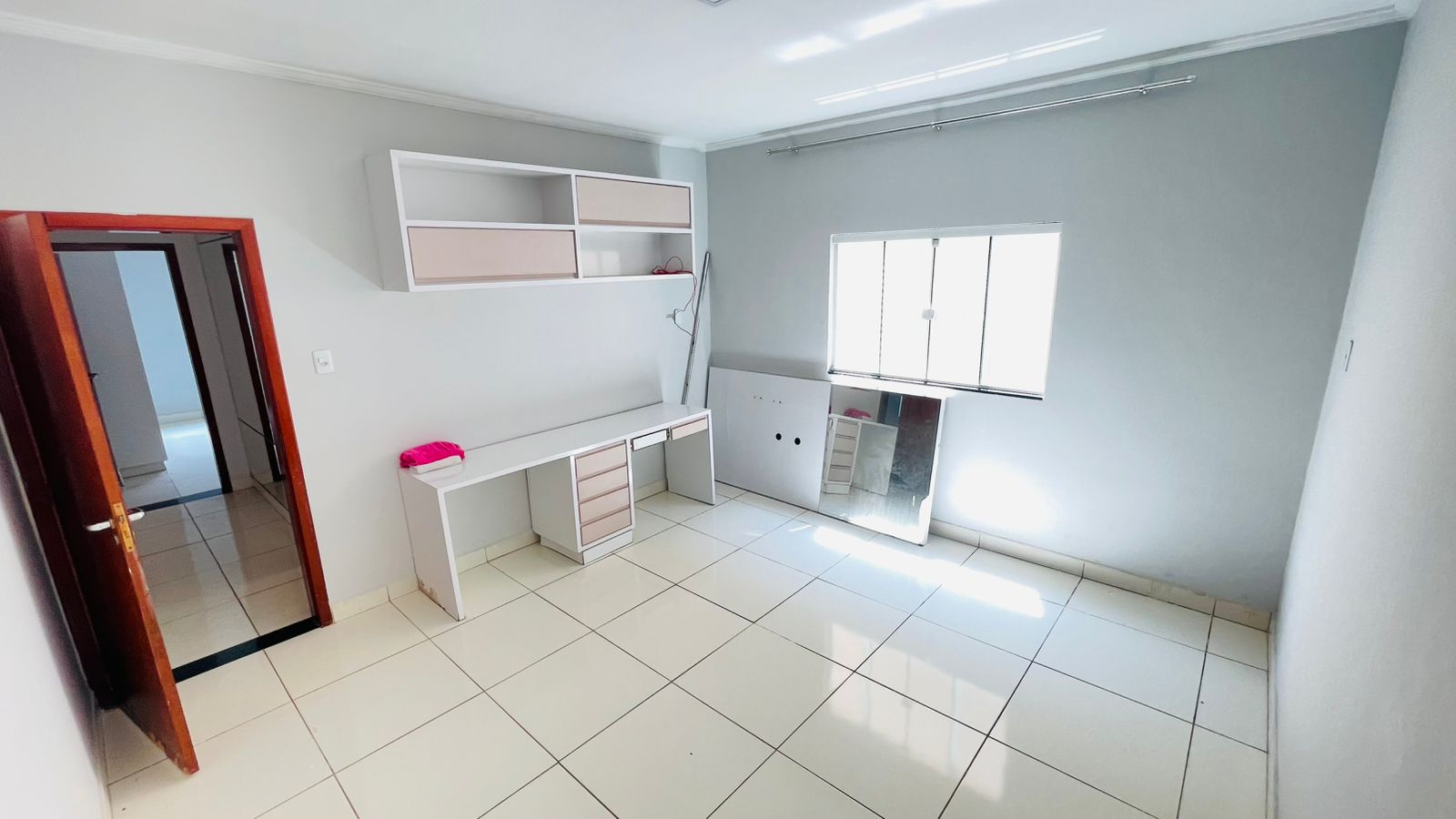 A CASA DOS SEUS SONHOS COM PISCINA E ARMÁRIOS
