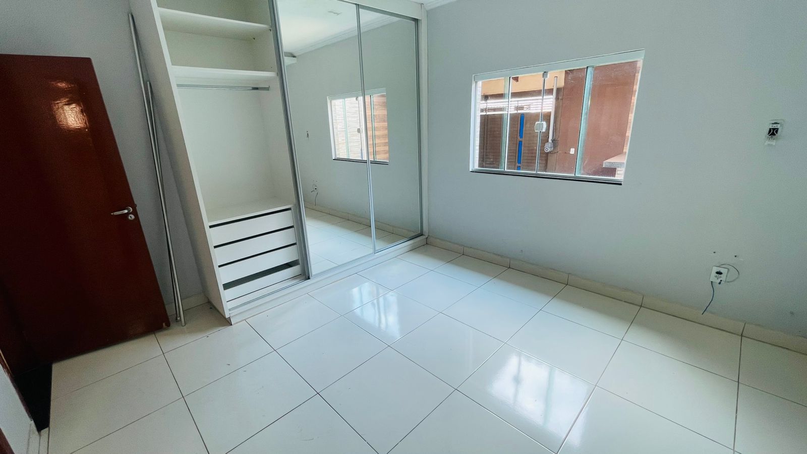 A CASA DOS SEUS SONHOS COM PISCINA E ARMÁRIOS