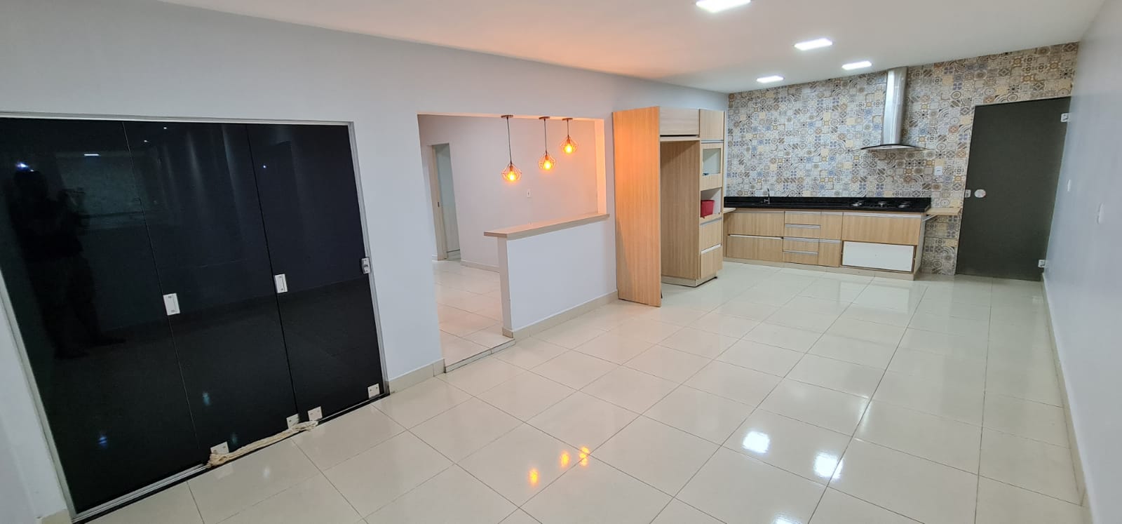 PORCELANATO, PISCINA, ARMÁRIOS E MUITO MAIS.
