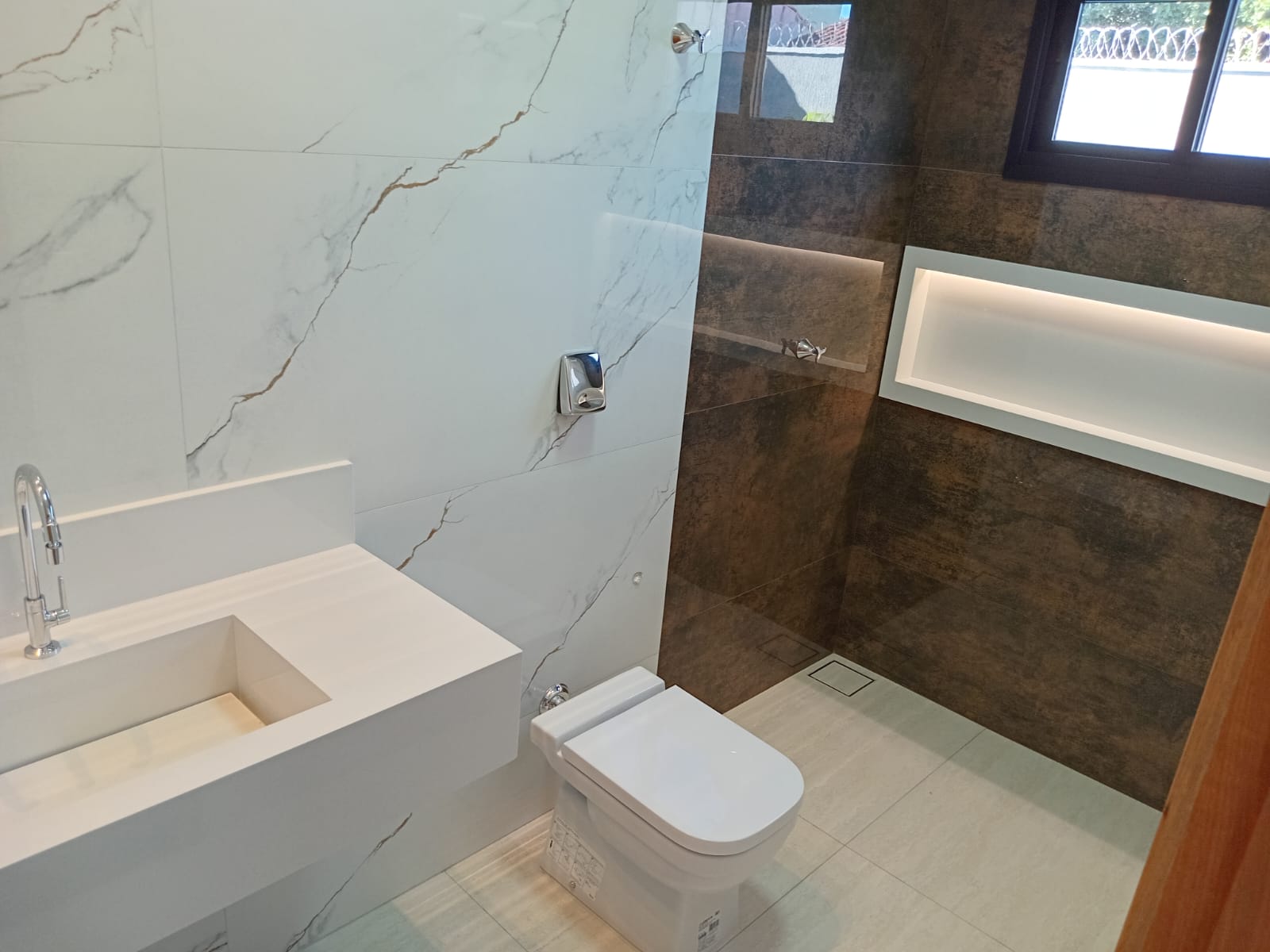 LUXO, PISCINA, CONFORTO E MUITO MAIS, REALIZE JÁ O SEU SONHO!