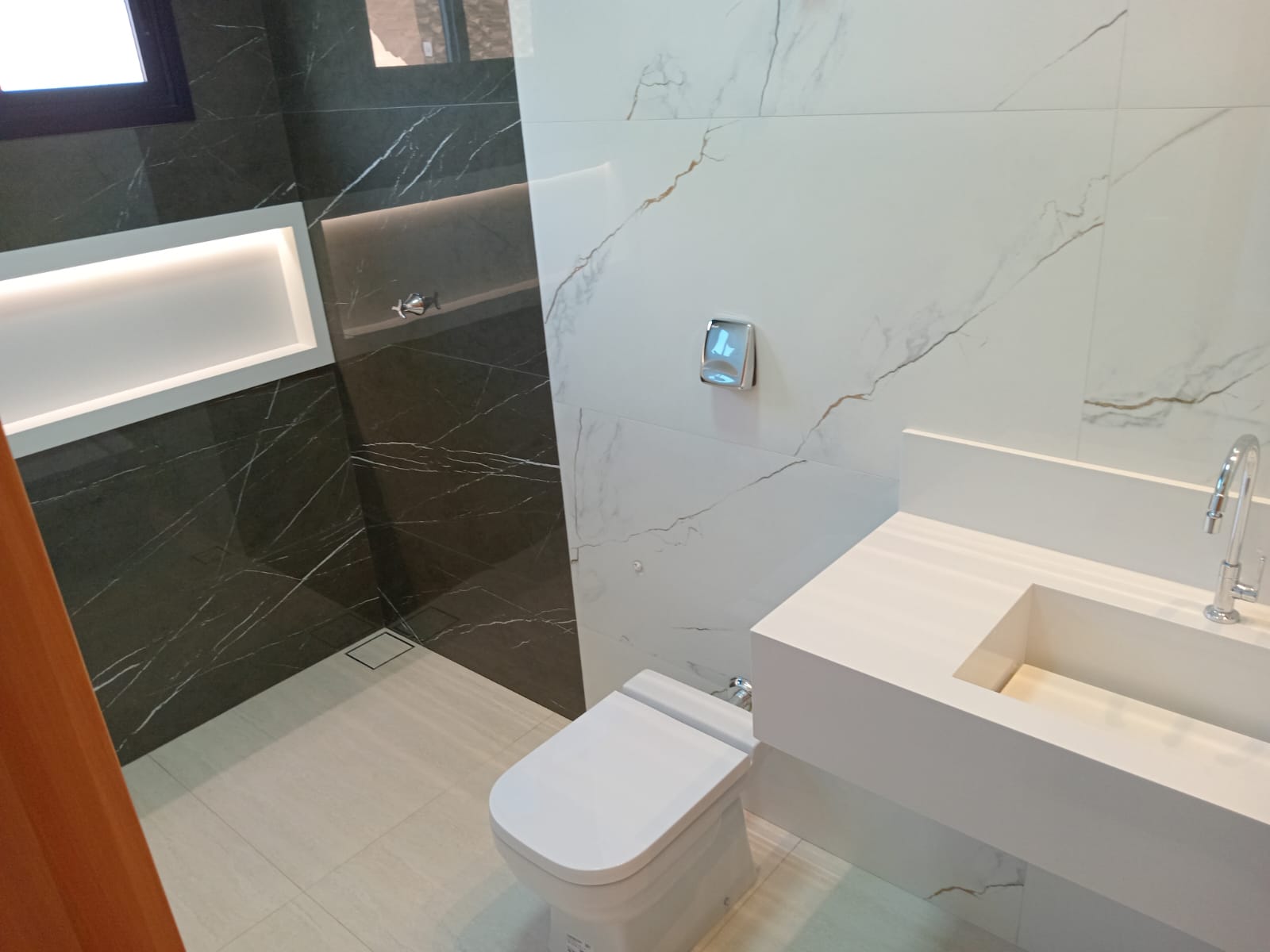 LUXO, PISCINA, CONFORTO E MUITO MAIS, REALIZE JÁ O SEU SONHO!