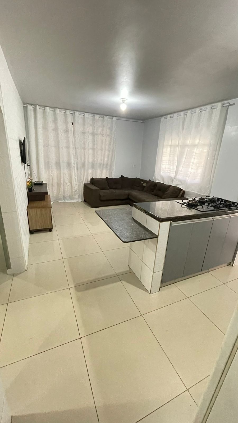 Contendo 03 quartos sendo 01 suíte com closet.