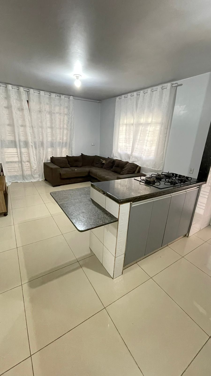Contendo 03 quartos sendo 01 suíte com closet.