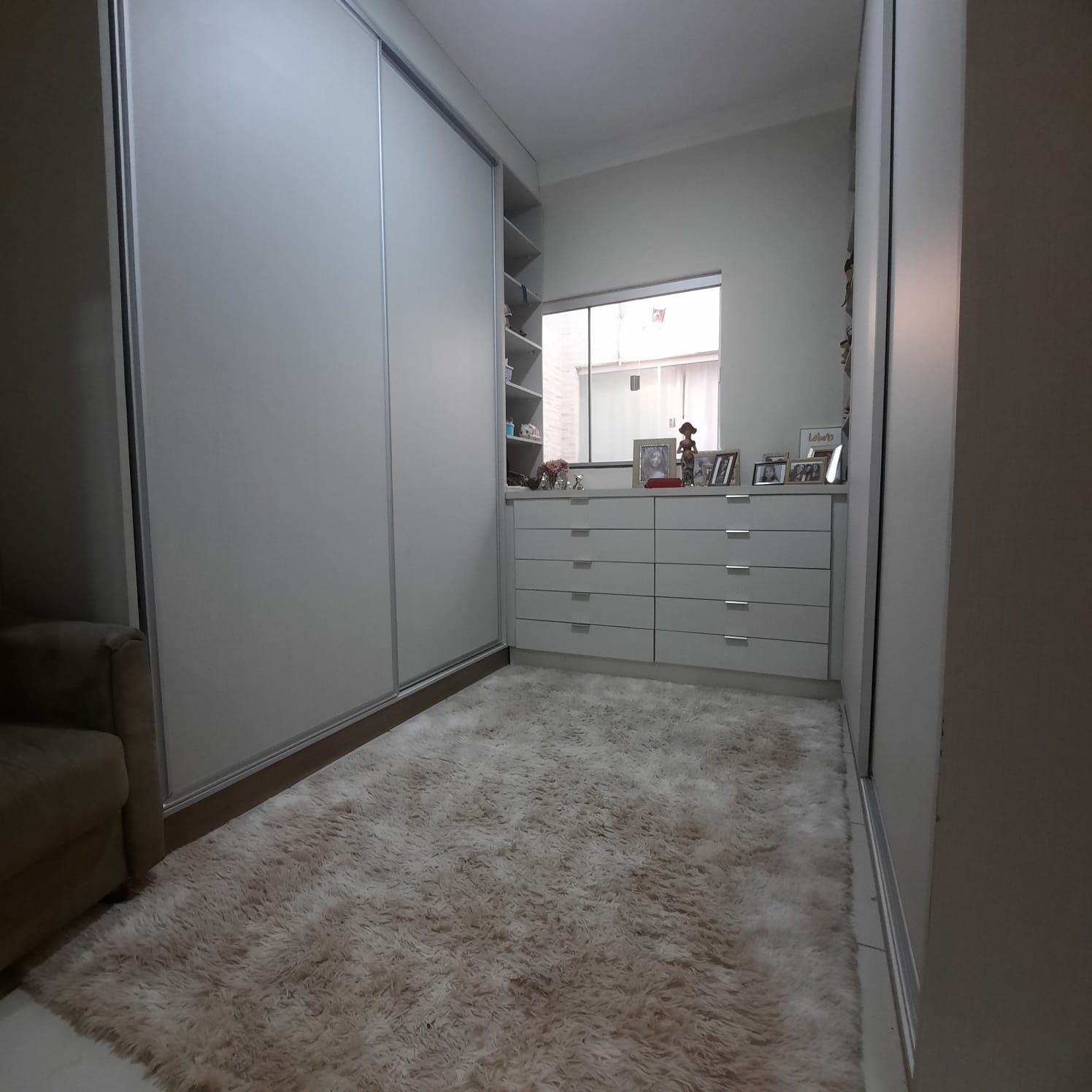 Muito bem bem localizada dentro do setor, na parte mais alta do bairro.