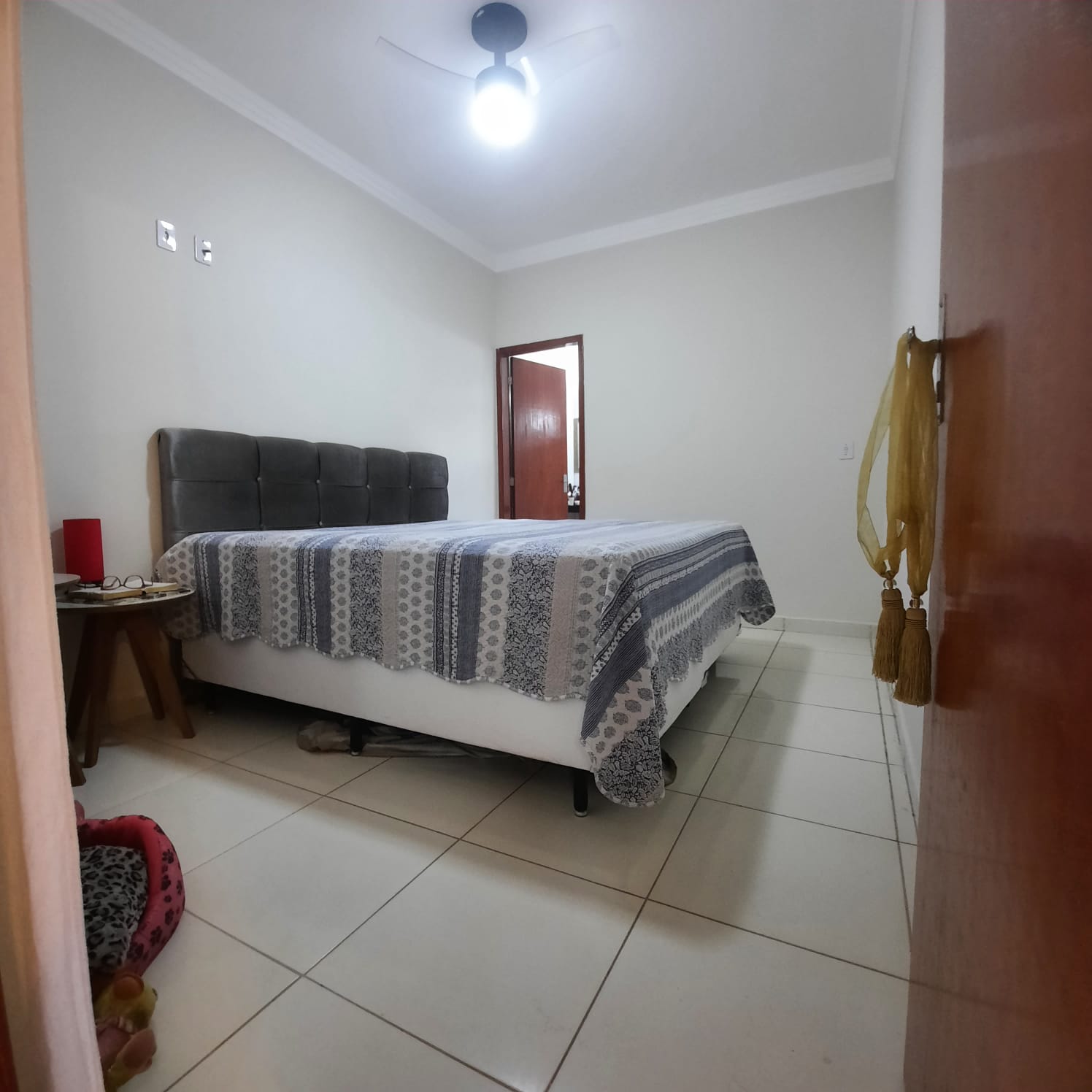 Muito bem bem localizada dentro do setor, na parte mais alta do bairro.