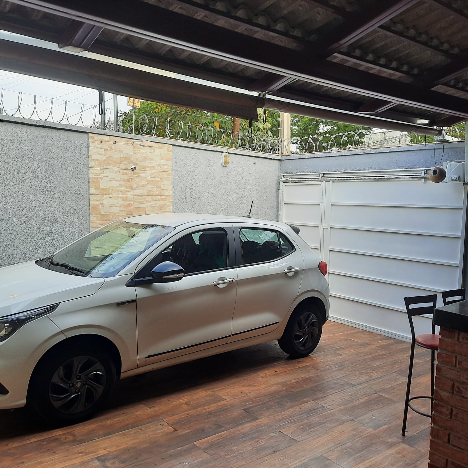 Muito bem bem localizada dentro do setor, na parte mais alta do bairro.