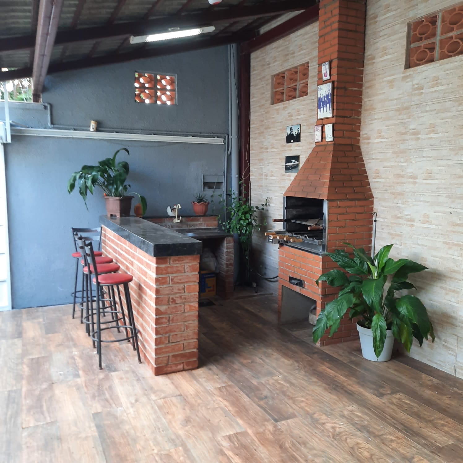 Muito bem bem localizada dentro do setor, na parte mais alta do bairro.