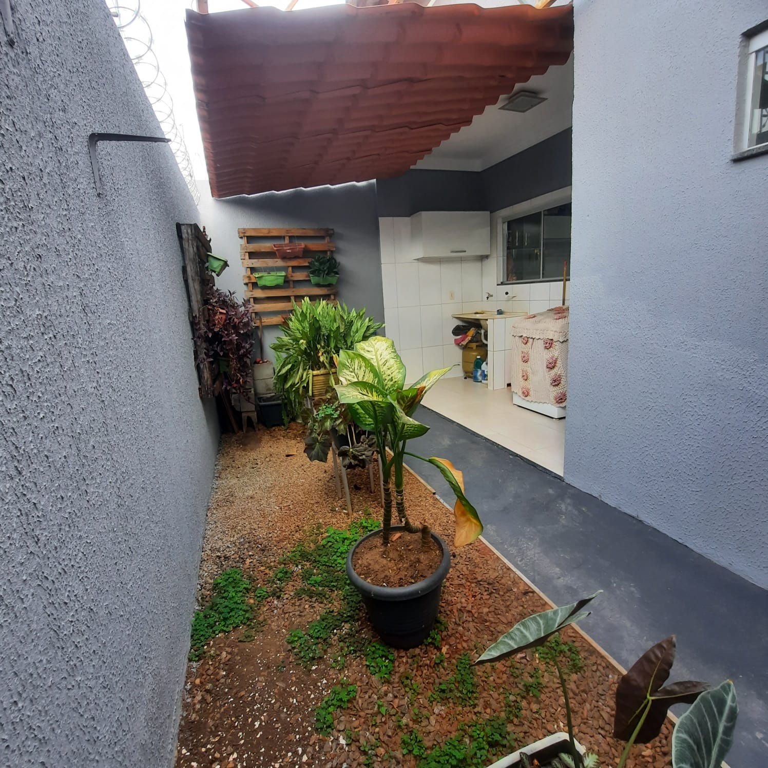 Muito bem bem localizada dentro do setor, na parte mais alta do bairro.