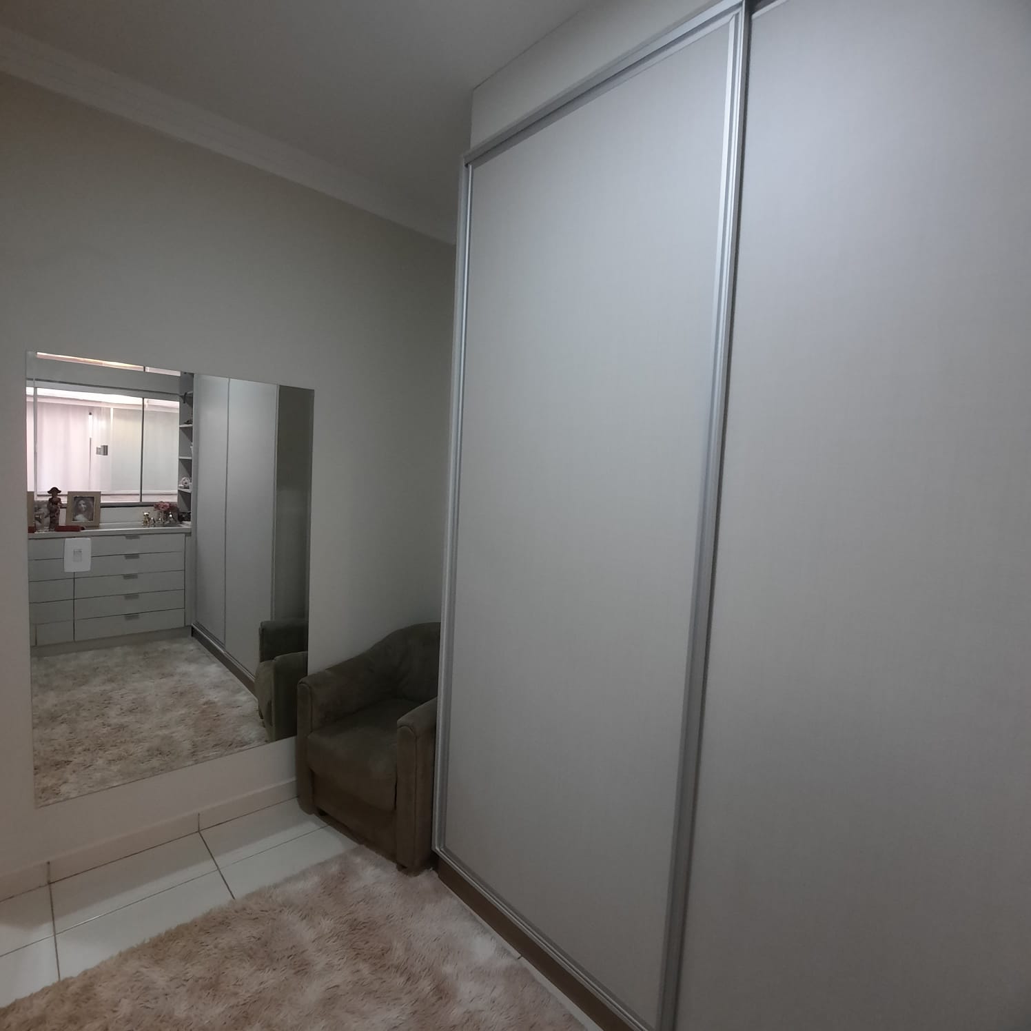 Muito bem bem localizada dentro do setor, na parte mais alta do bairro.