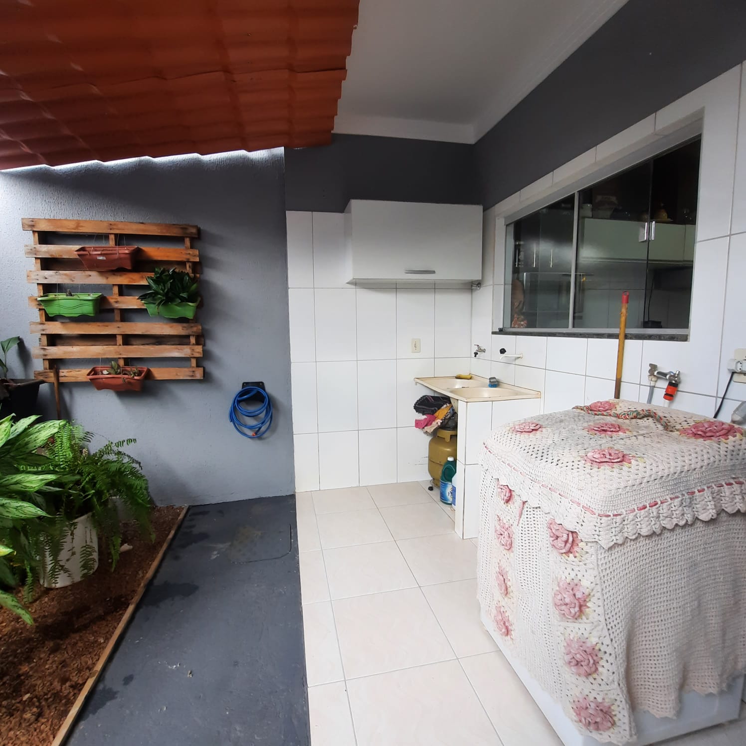 Muito bem bem localizada dentro do setor, na parte mais alta do bairro.