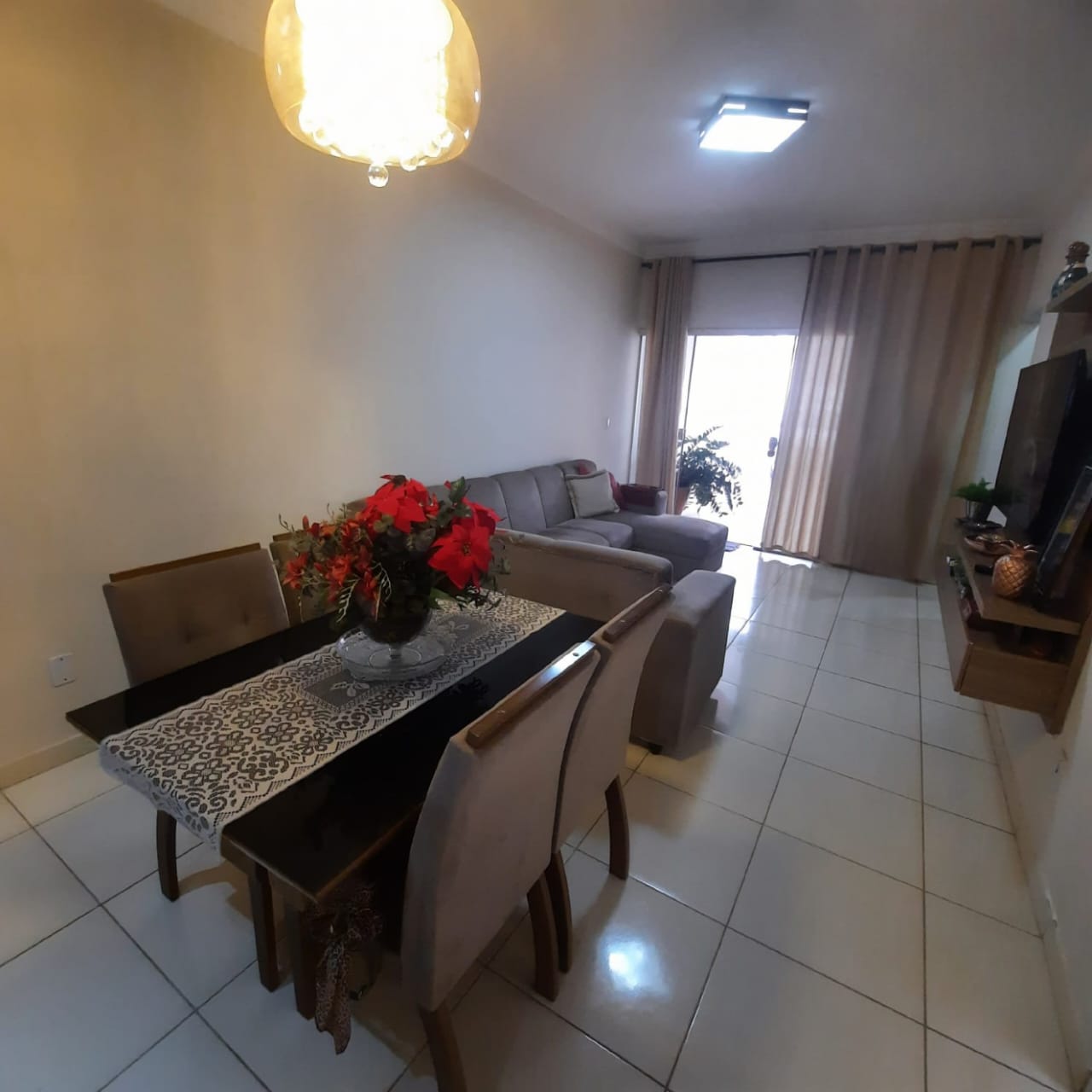 Muito bem bem localizada dentro do setor, na parte mais alta do bairro.