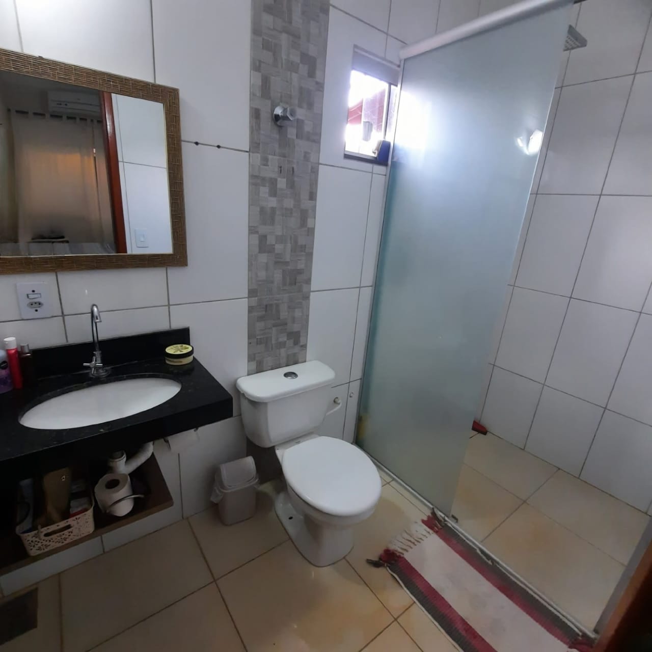 Muito bem bem localizada dentro do setor, na parte mais alta do bairro.