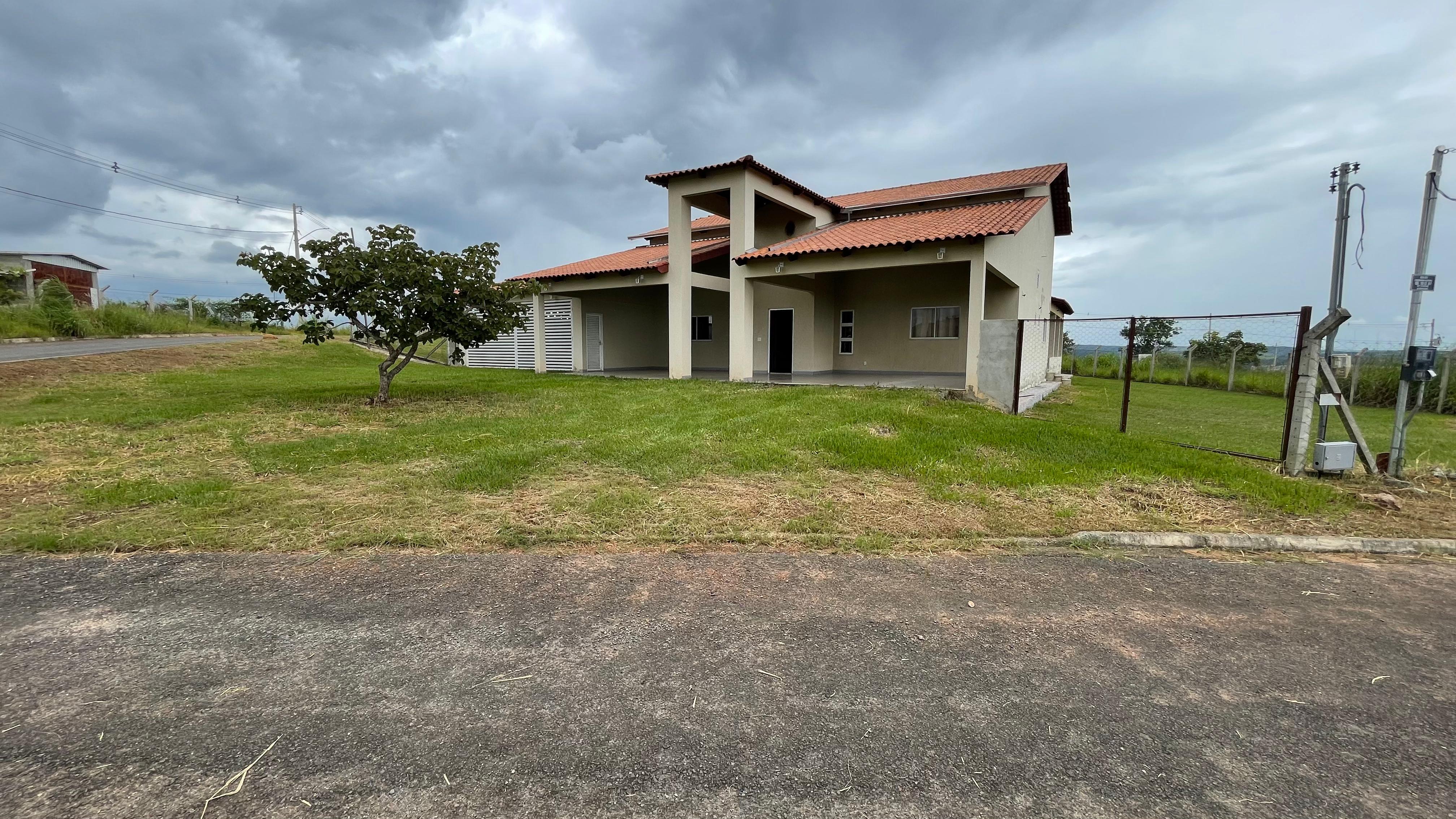 SOBRADO MOBILIADO, PRONTO PARA MORAR !