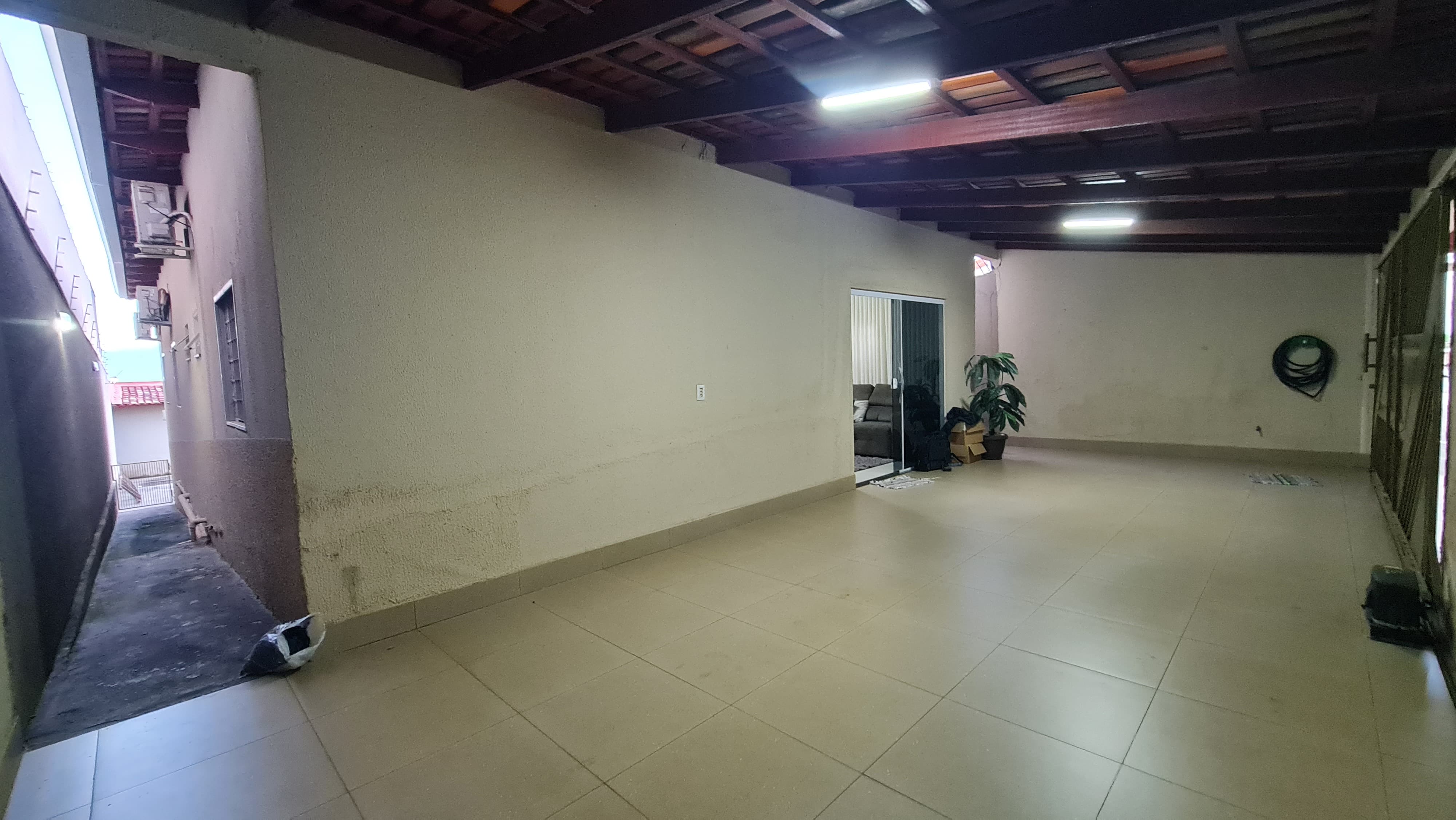 Imagine uma residência moderna e funcional, projetada para unir estética e praticidade em cada ambiente!