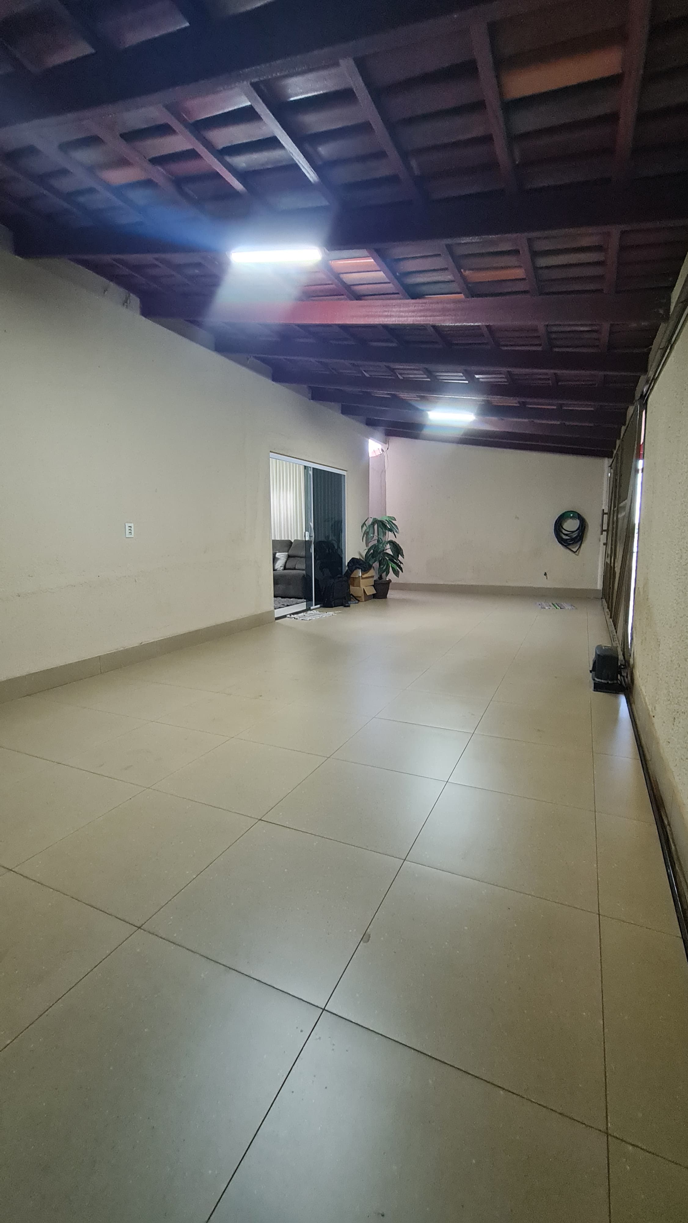 Imagine uma residência moderna e funcional, projetada para unir estética e praticidade em cada ambiente!