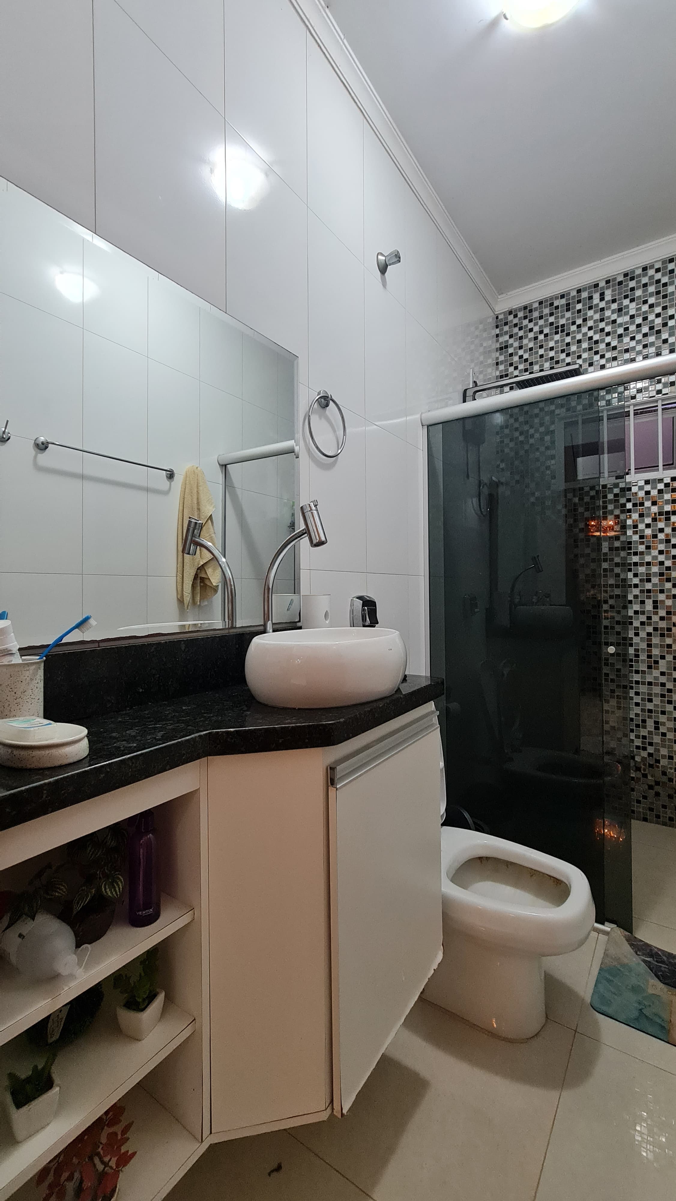 Imagine uma residência moderna e funcional, projetada para unir estética e praticidade em cada ambiente!