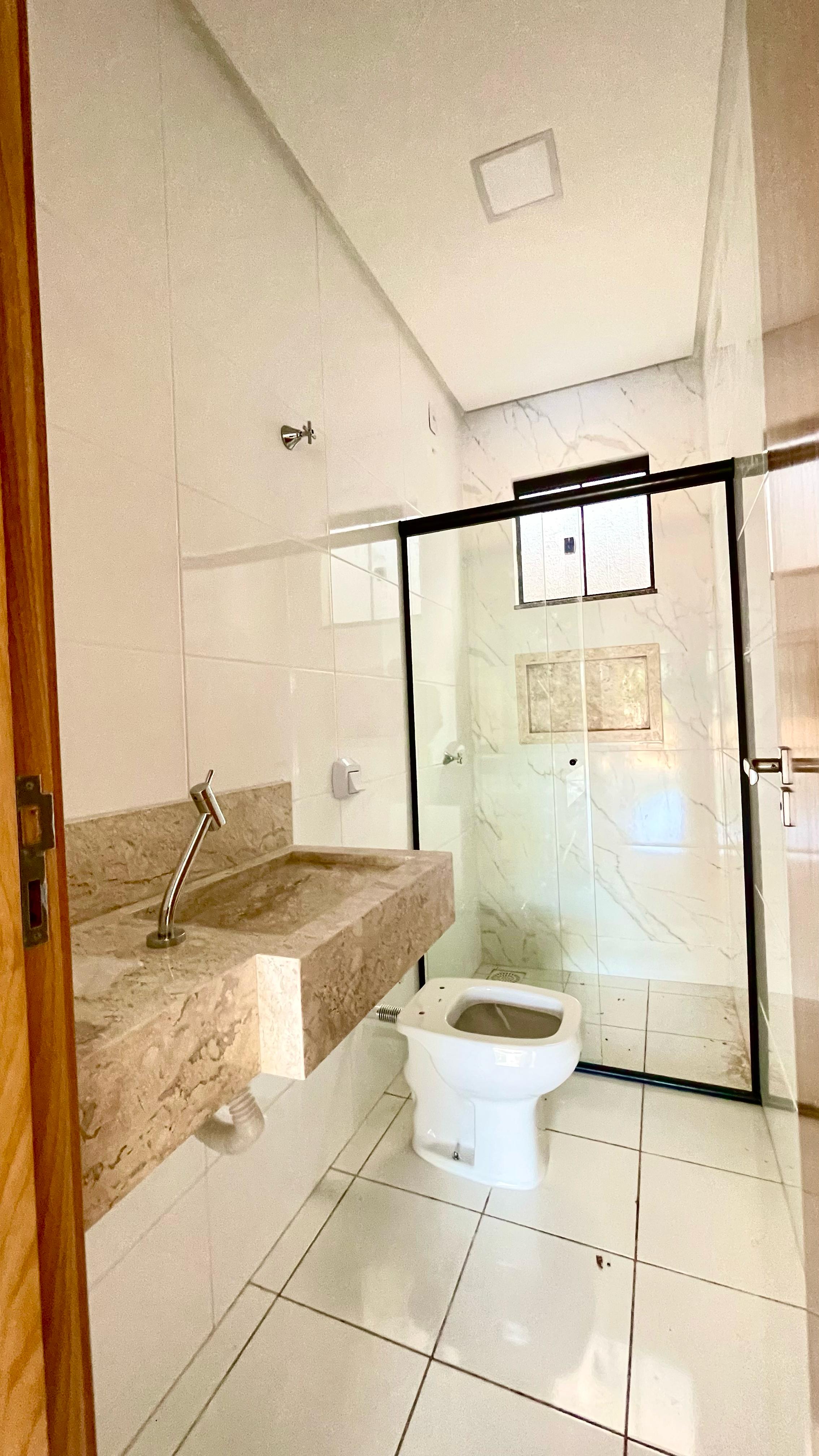 Excelente casa com 83,54 m² de área construída, em um lote de 123 m², localizada em um dos condomínios mais valorizados da região: o Residencial Jardim Balneário.