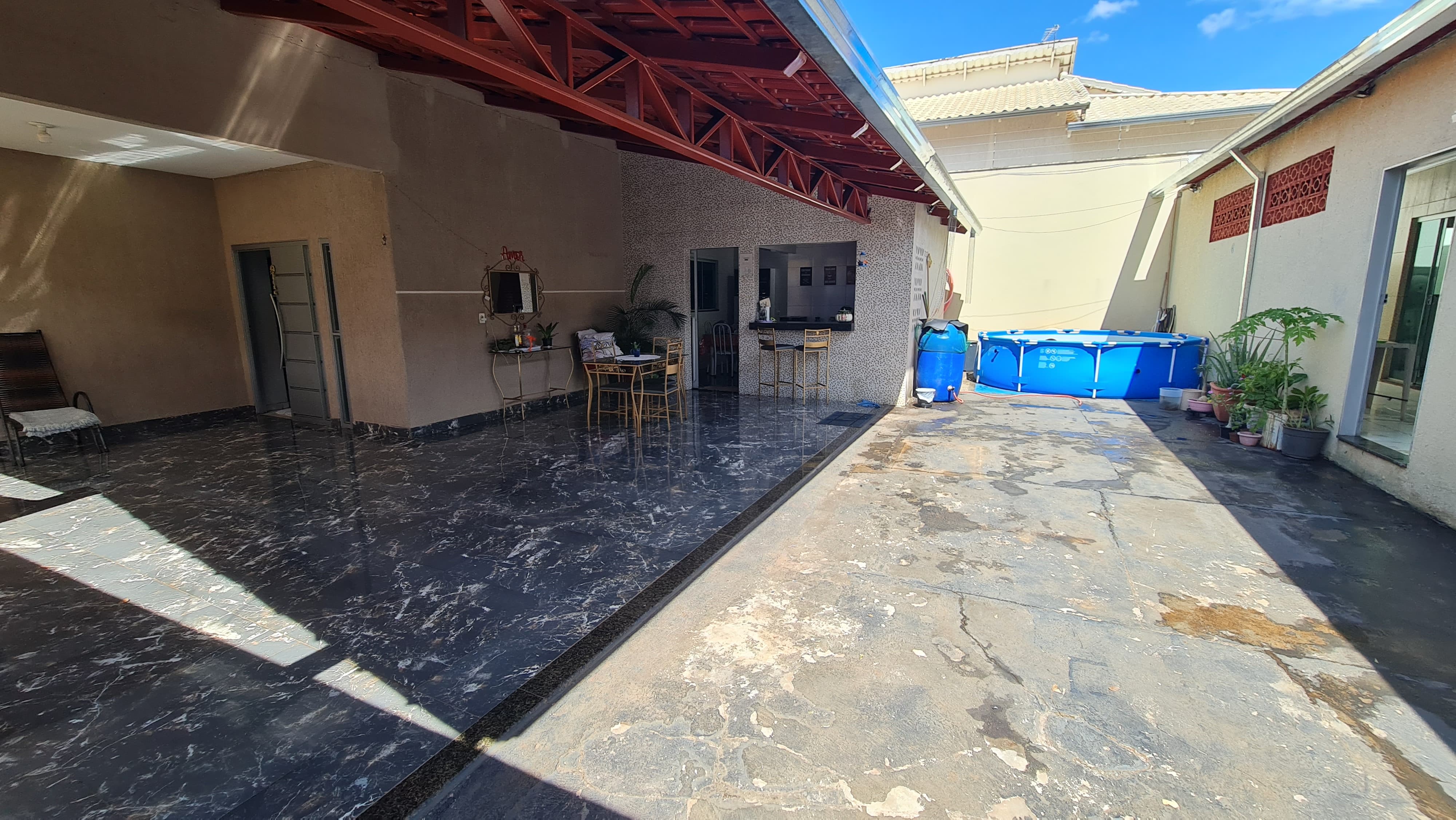 Excelente oportunidade de moradia! Este imóvel oferece uma configuração confortável e funcional, ideal para famílias que buscam espaço e praticidade.