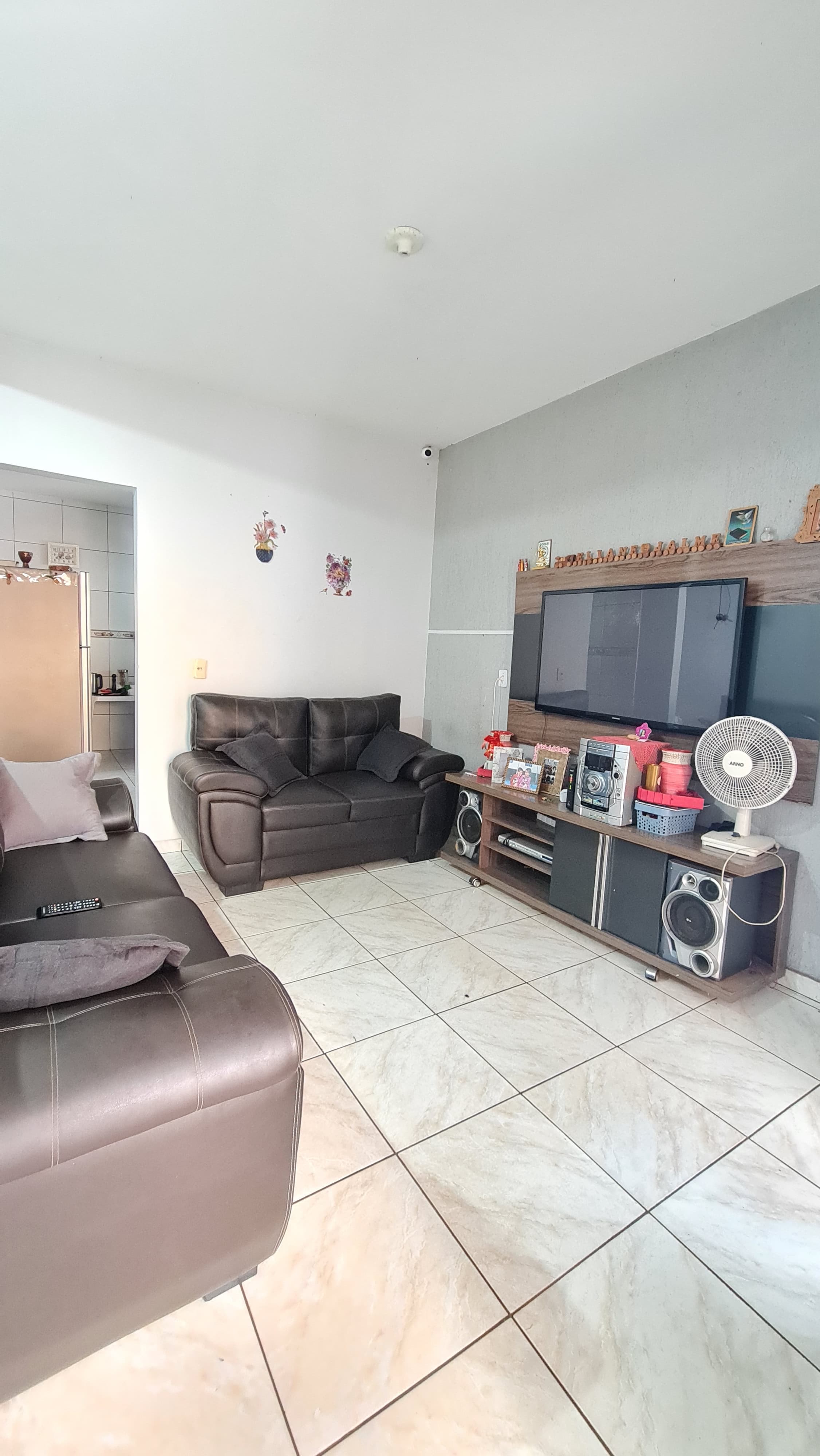 Excelente oportunidade de moradia! Este imóvel oferece uma configuração confortável e funcional, ideal para famílias que buscam espaço e praticidade.