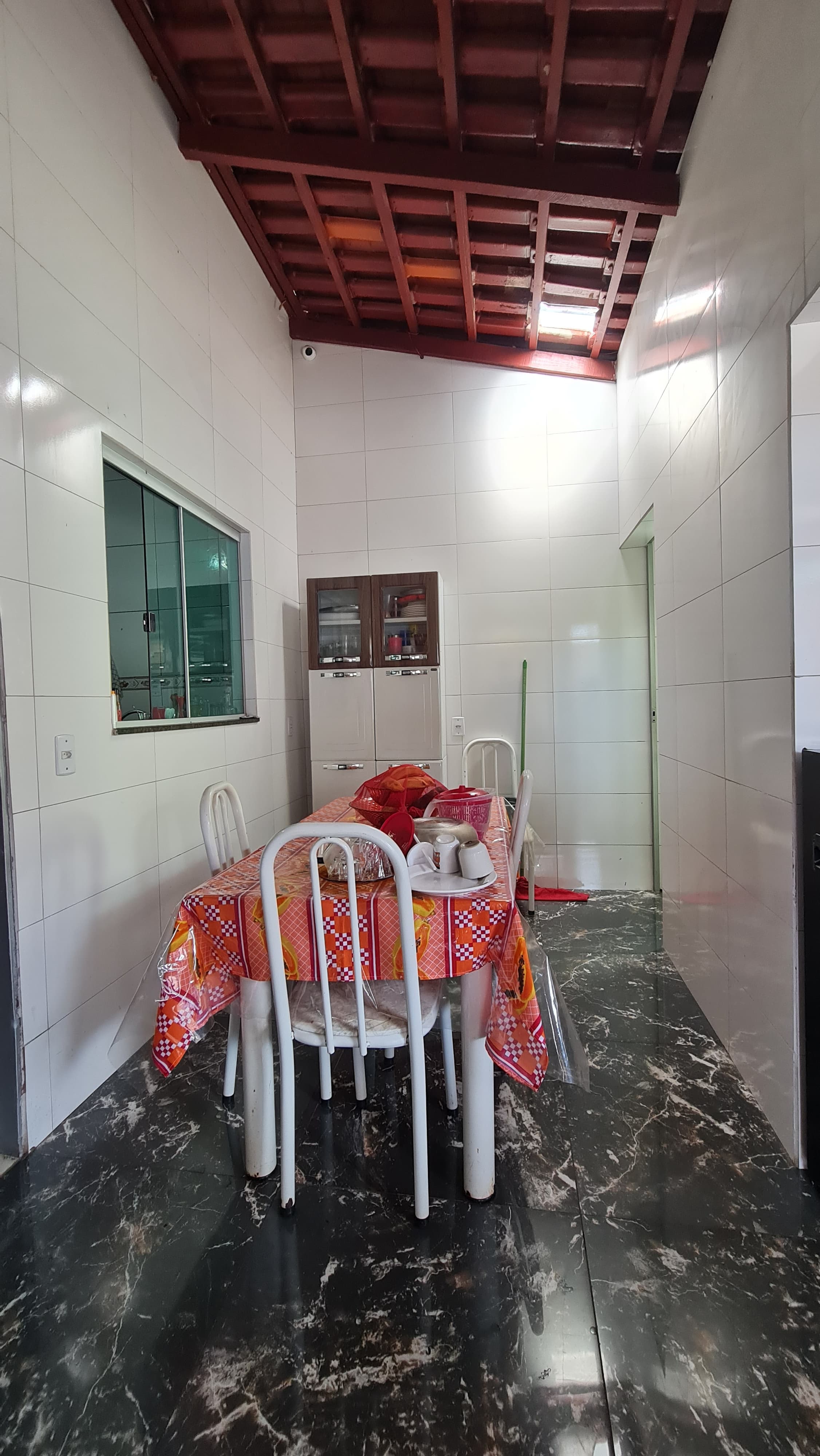 Excelente oportunidade de moradia! Este imóvel oferece uma configuração confortável e funcional, ideal para famílias que buscam espaço e praticidade.