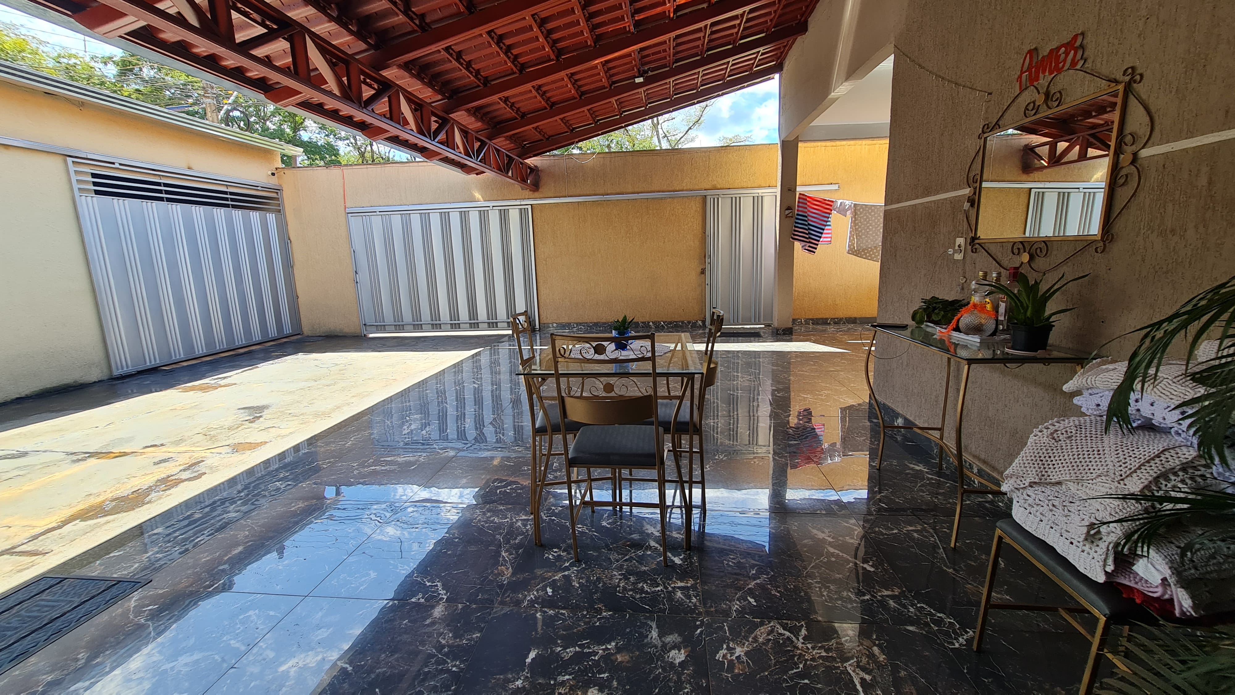Excelente oportunidade de moradia! Este imóvel oferece uma configuração confortável e funcional, ideal para famílias que buscam espaço e praticidade.